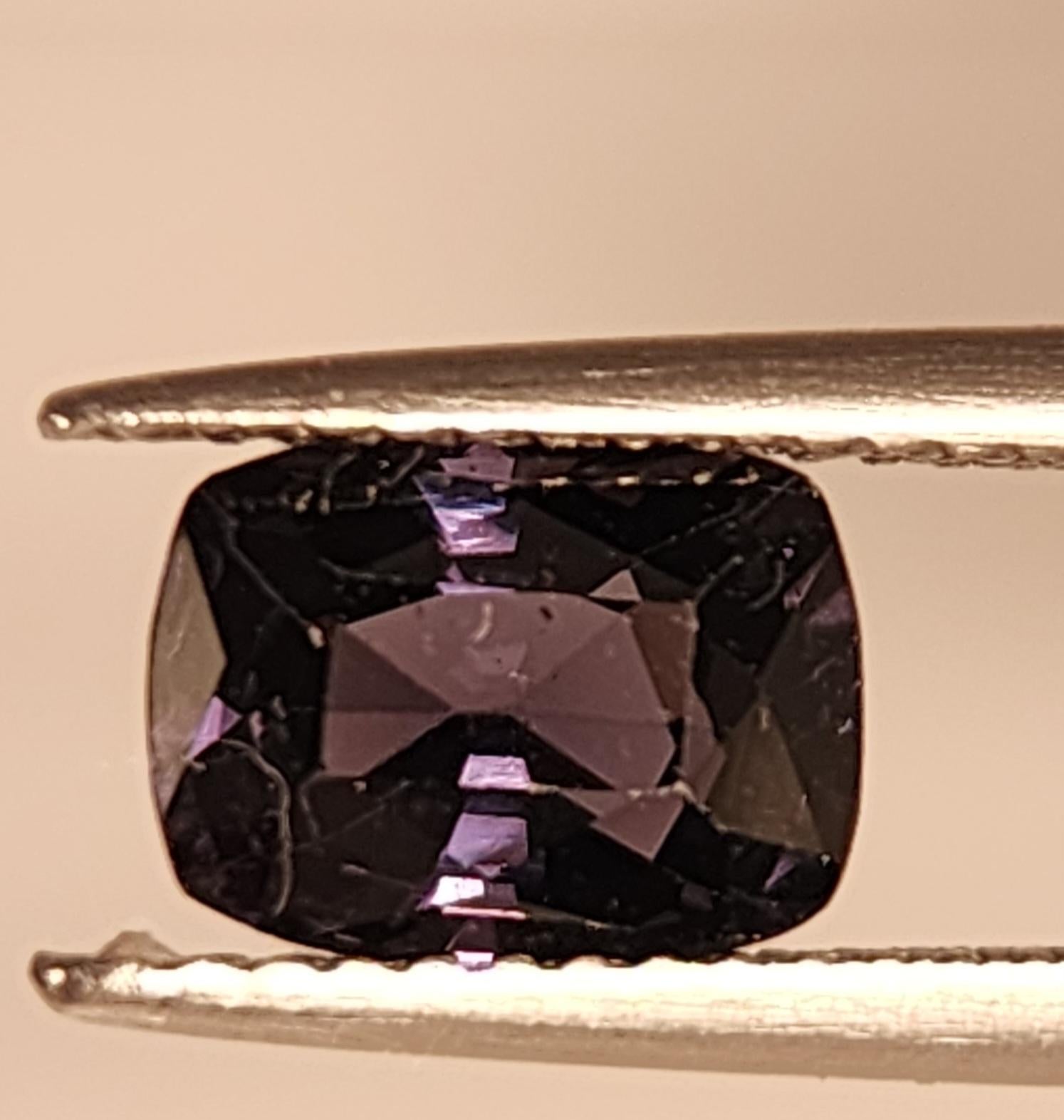 GIA Certified 1.81 Carat Spinel In New Condition For Sale In Brooklyn, NY