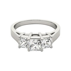 GIA Certified 1.81 Carat Three-Stone Princess Cut (certifié par la GIA)  Bague en diamant