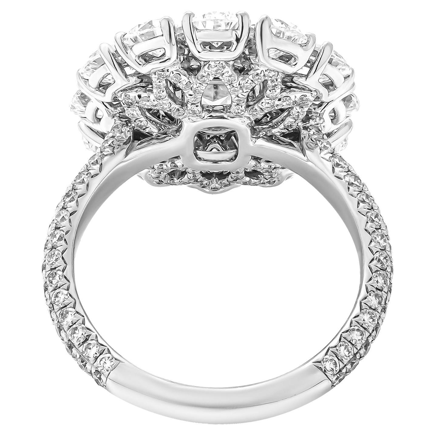 Ring aus 18 Karat Weißgold mit birnenförmigem 1,82ct Fancy Vivid Blue Diamond IF
In der Natur extrem selten, weniger als 0,5 % der Diamanten auf der Welt. 
GIA zertifiziert #5201150262
mit 12 Birnenformen von insgesamt 2.92CT E+F Farbe VS+ Reinheit