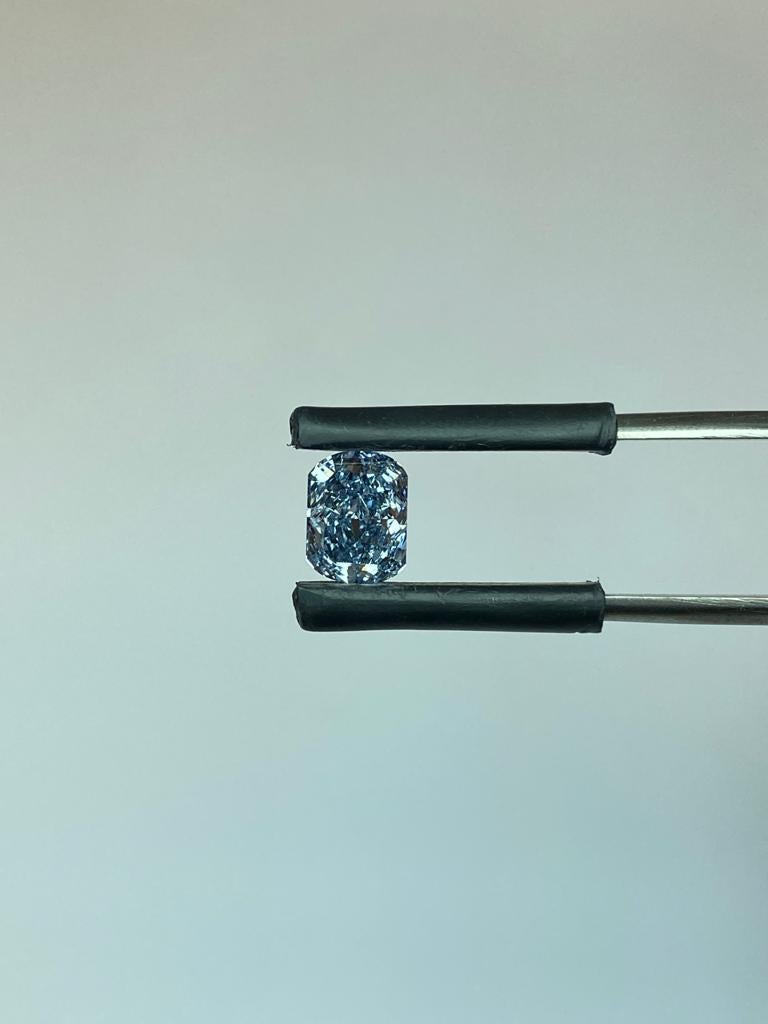 GIA-zertifizierter 1,82 Karat Fancy Vivid Blue Diamantring im Zustand „Neu“ in New York, NY
