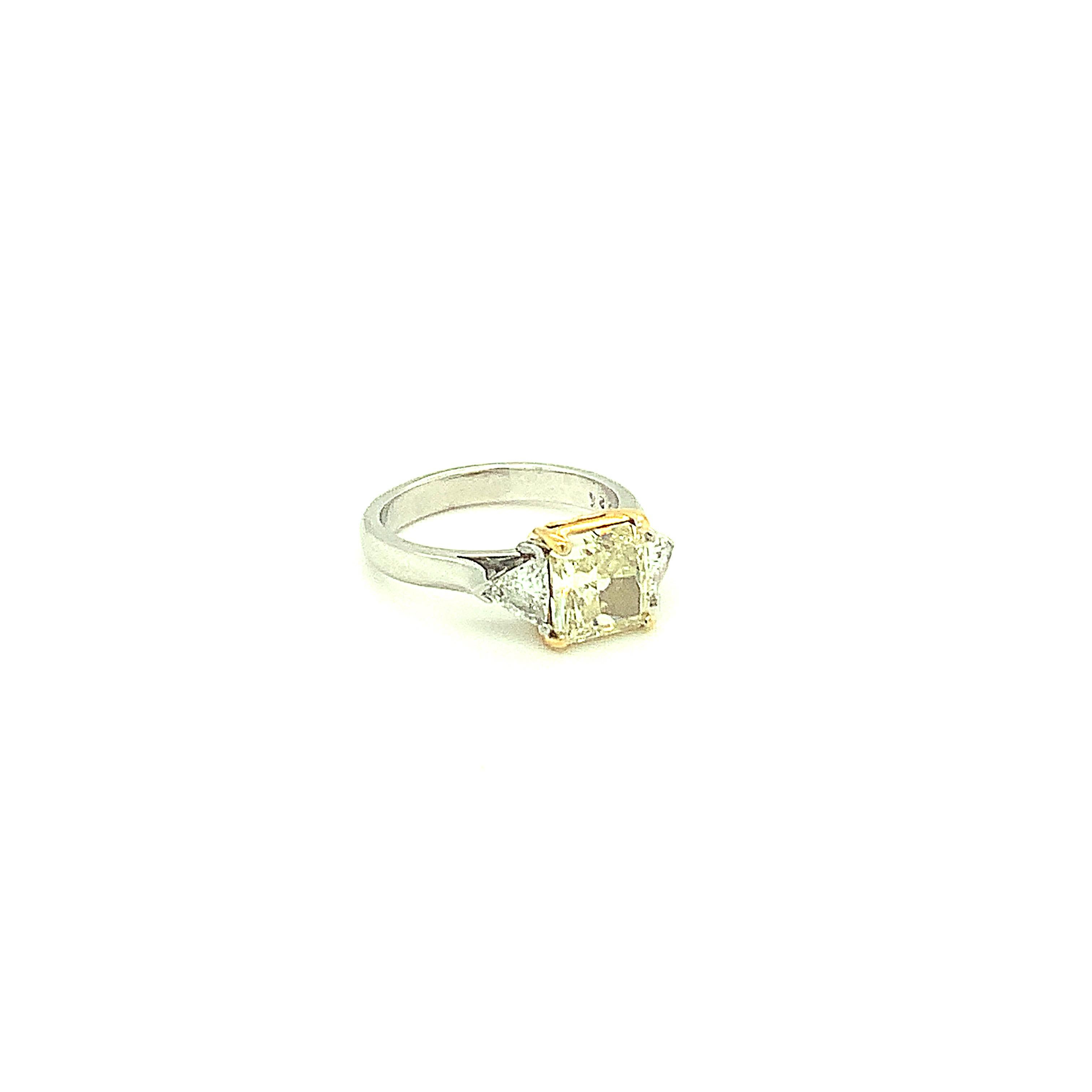 GIA Certified 1.83 Carat Fancy Light Yellow Diamond Platinum Ring For Sale 5