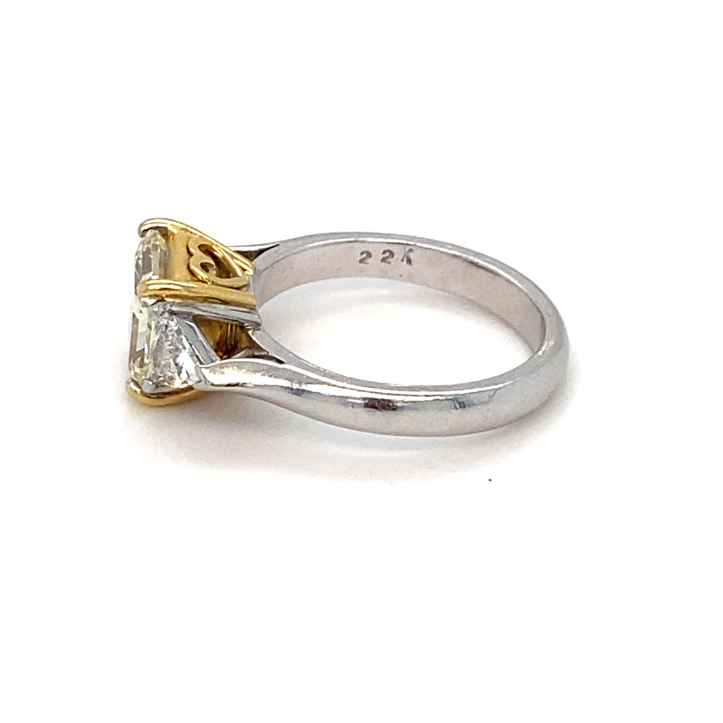GIA Certified 1.83 Carat Natural Fancy Light Yellow Diamond Engagement Ring In Excellent Condition In Trumbull, CT
