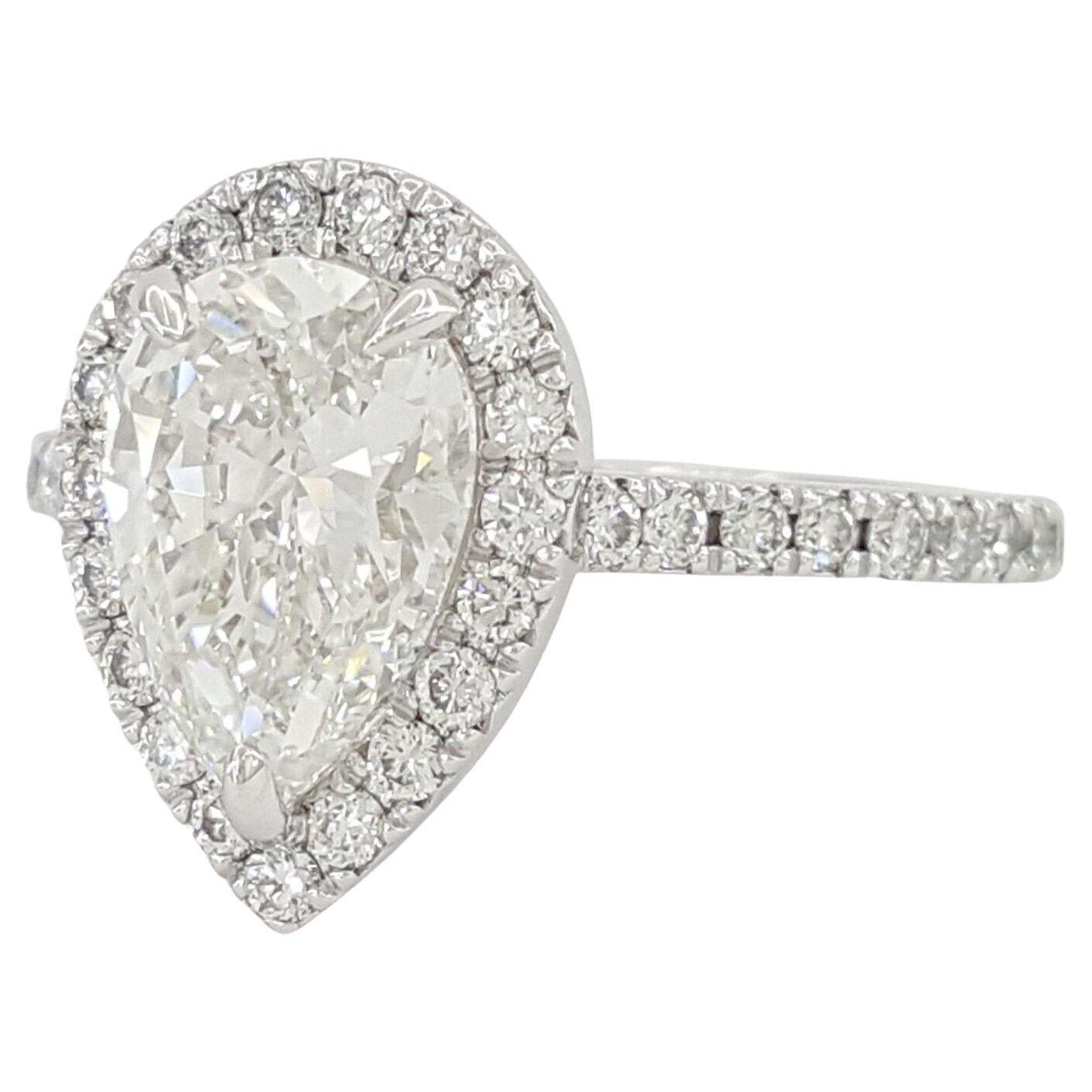 GIA Certified 1.83 Carat Pear Cut Diamond Ring In New Condition For Sale In Rome, IT