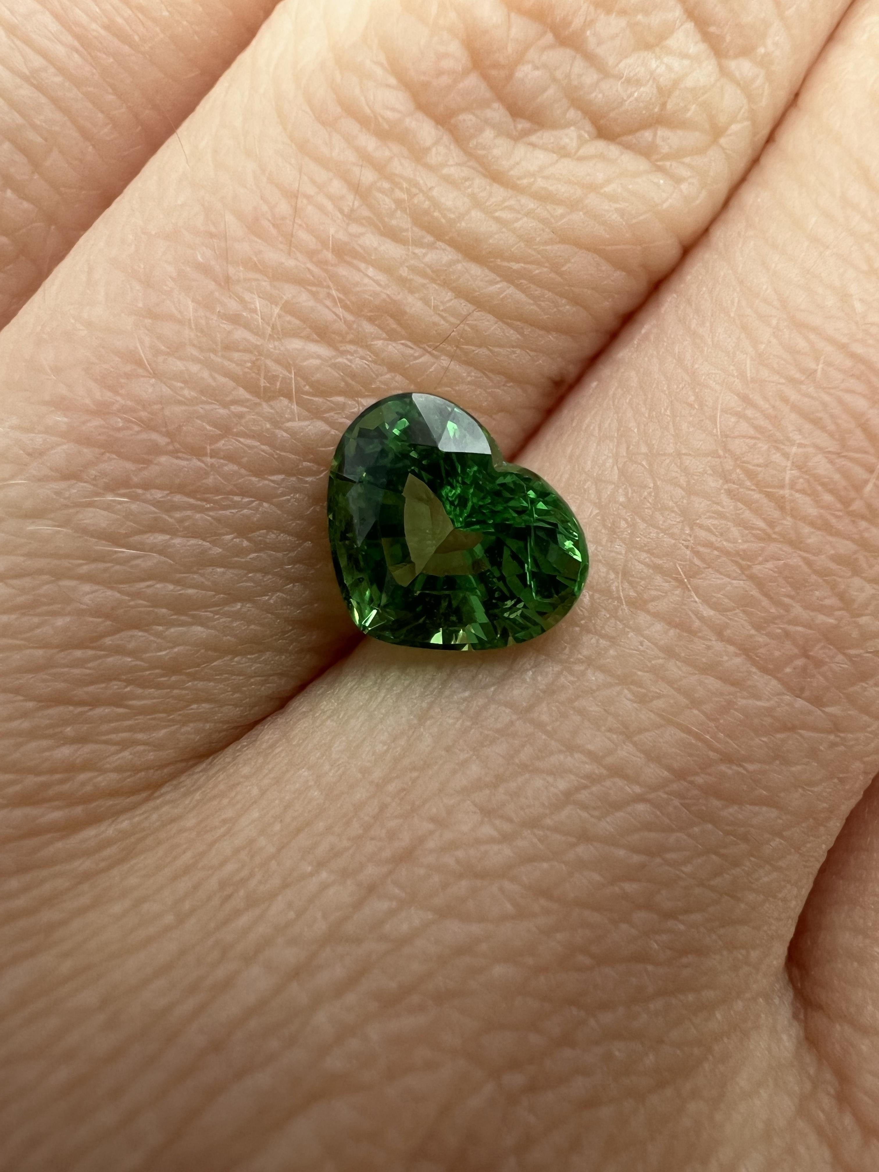 GIA Certified 1.83 Ct Natural Round Tsavorite for Jewelry Making, Garnet Stone In New Condition For Sale In Los Angeles, CA