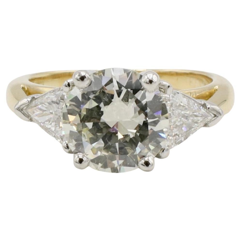 Bague de fiançailles à trois pierres certifiée GIA 1,85 carat N SI2 Transitional Cut Round Diamond Natural

Métal : or jaune 14k
Poids : 5.34 grammes
Numéro de rapport GIA : 5231377416
Diamant : 1,85 carat N SI2 diamant rond brillant