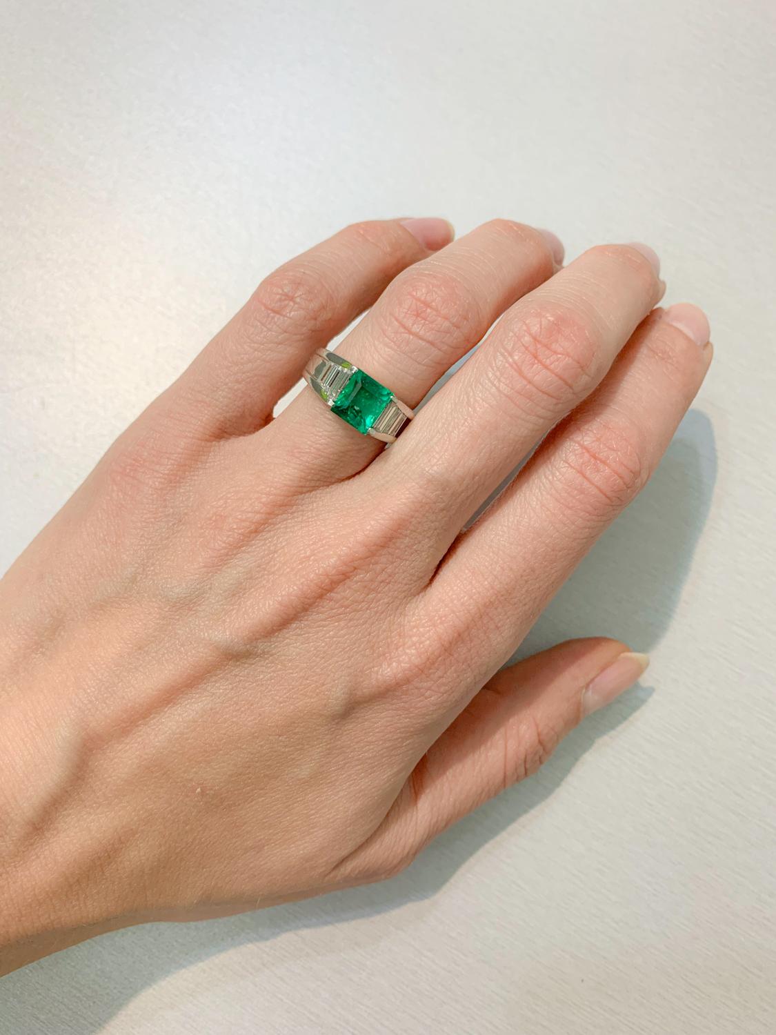 GIA Certified 1.85 Carat Natural Columbian Emerald Platinum Ring For Sale 4