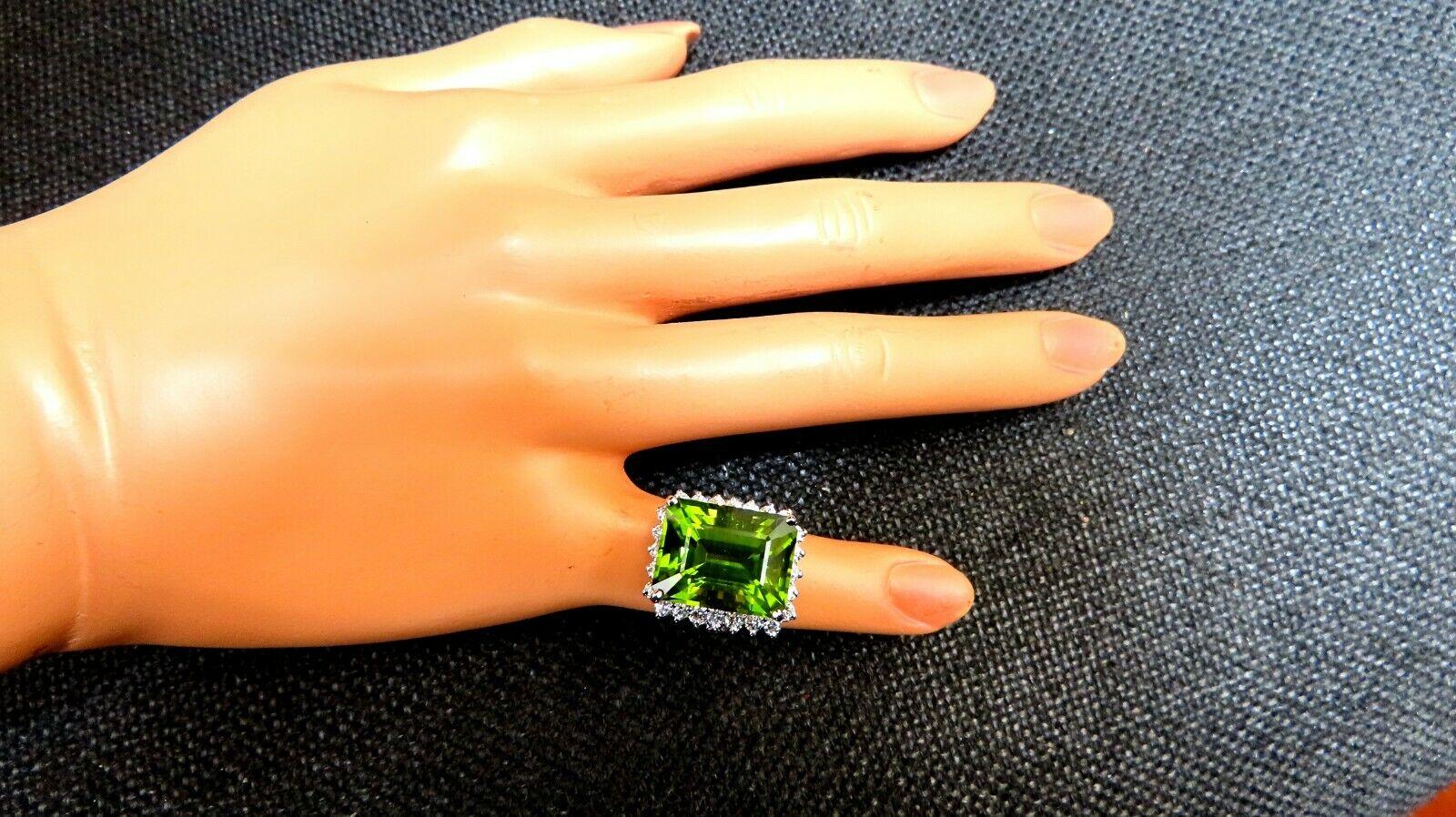 GIA Certified 18.53ct Natural Green Peridot Diamonds Rings 14kt In New Condition For Sale In New York, NY