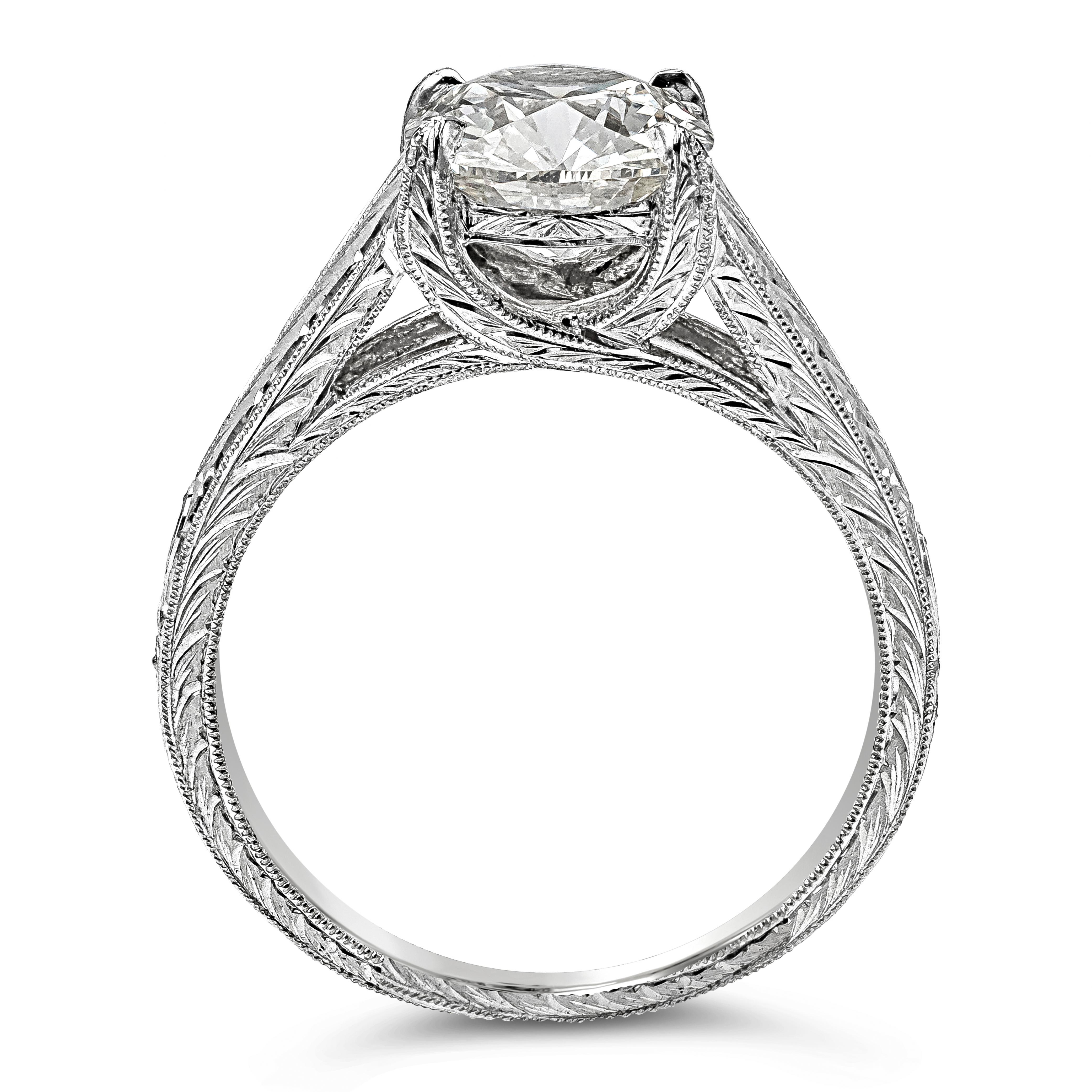 Taille coussin GIA Certified 1.86 Cushion Cut Diamond Solitaire Antique-Style Engagement Ring en vente