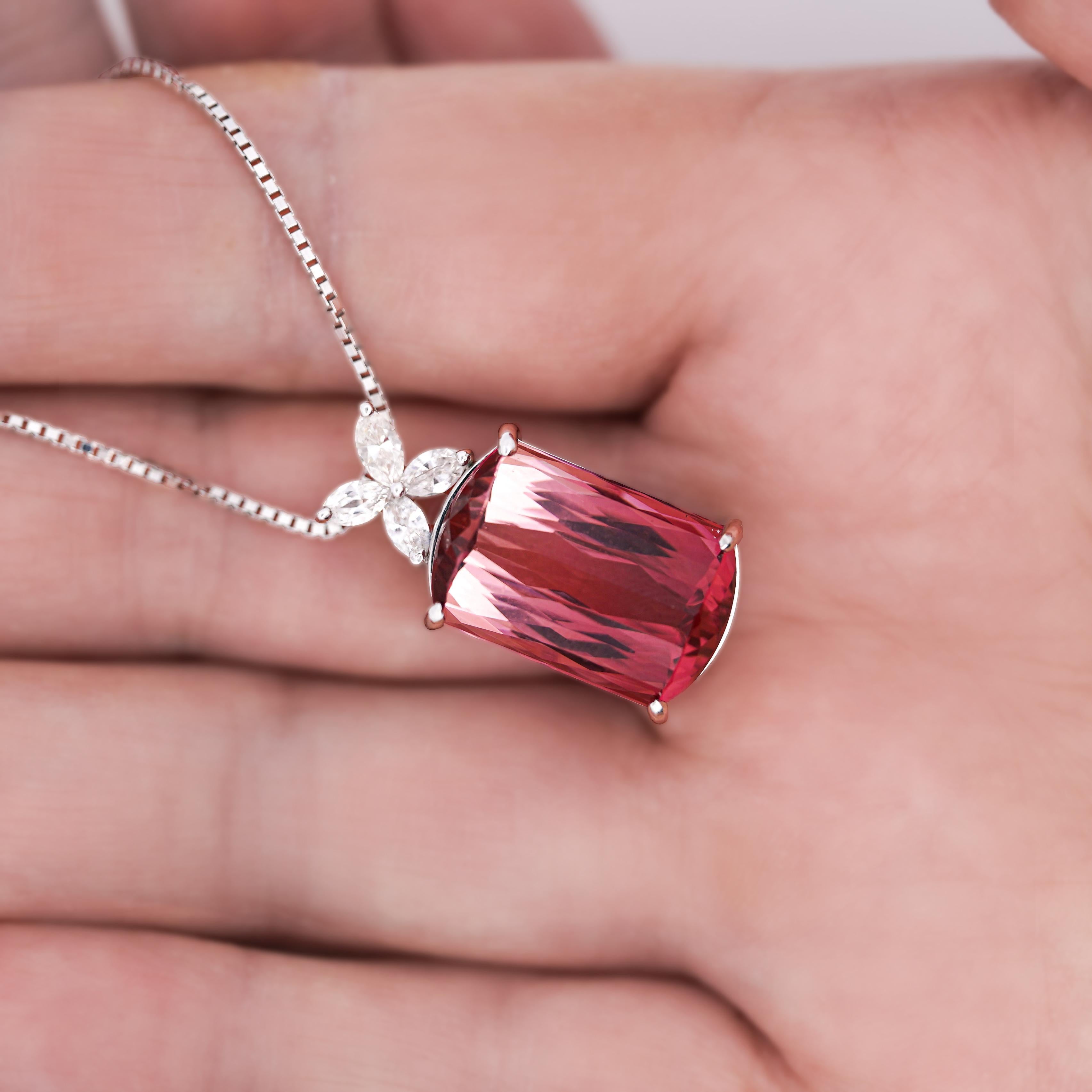 Collana con ciondolo con tormalina rosa e diamanti floreali certificata GIA da 18,61 carati in vendita 3
