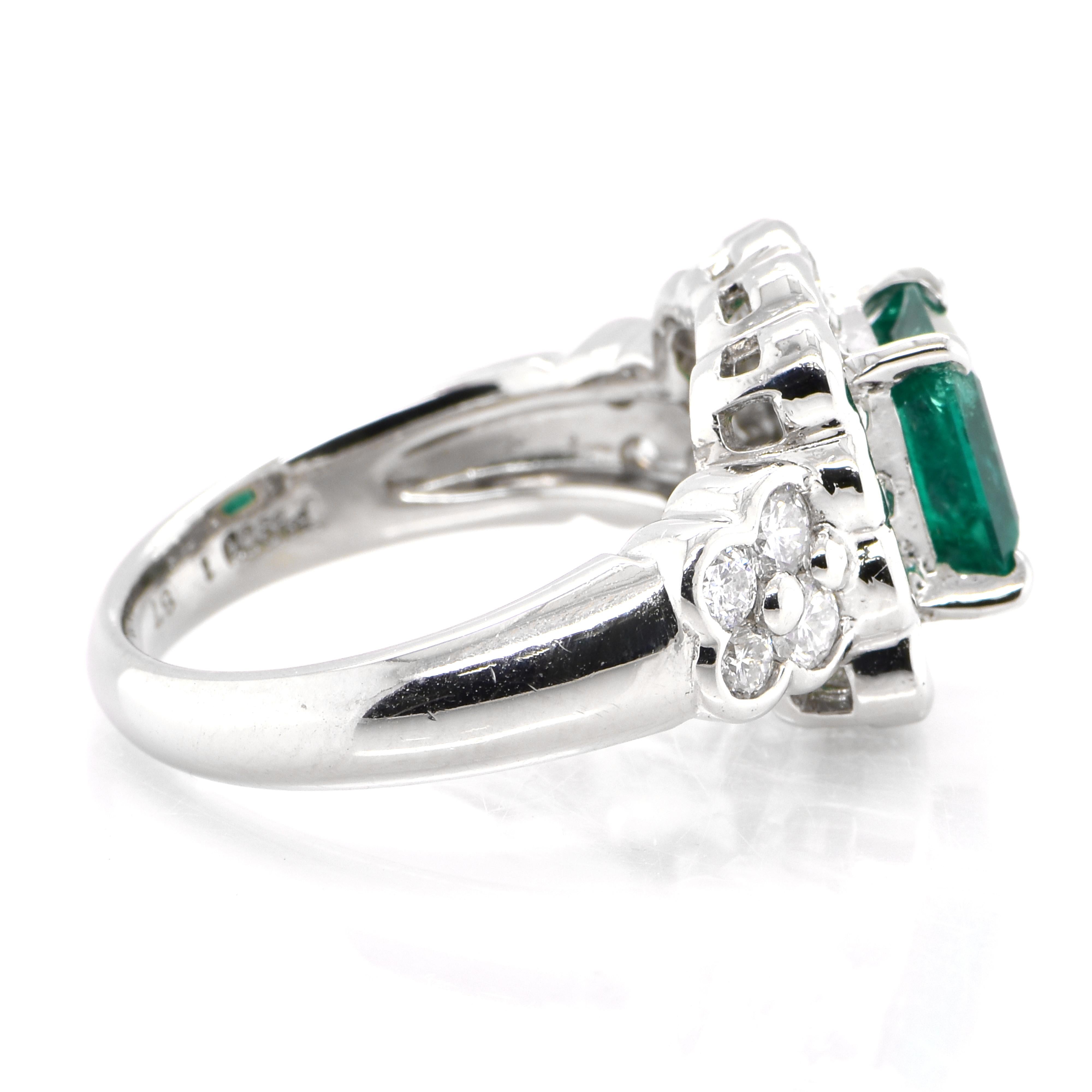 GIA Certified 1.87 Carat, Colombian, Muzo Green Emerald Ring set in Platinum In New Condition For Sale In Tokyo, JP