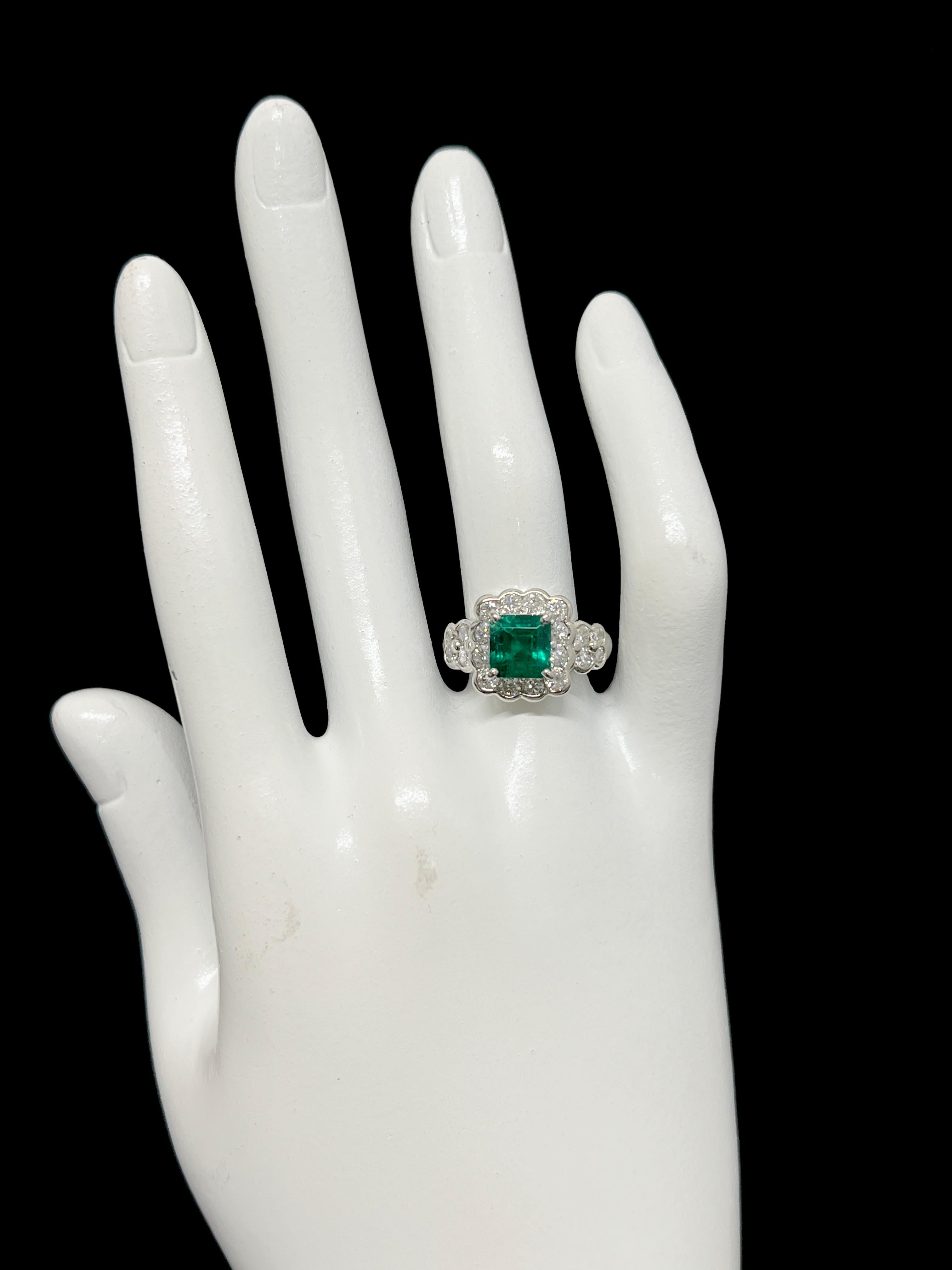 GIA Certified 1.87 Carat, Colombian, Muzo Green Emerald Ring set in Platinum For Sale 1
