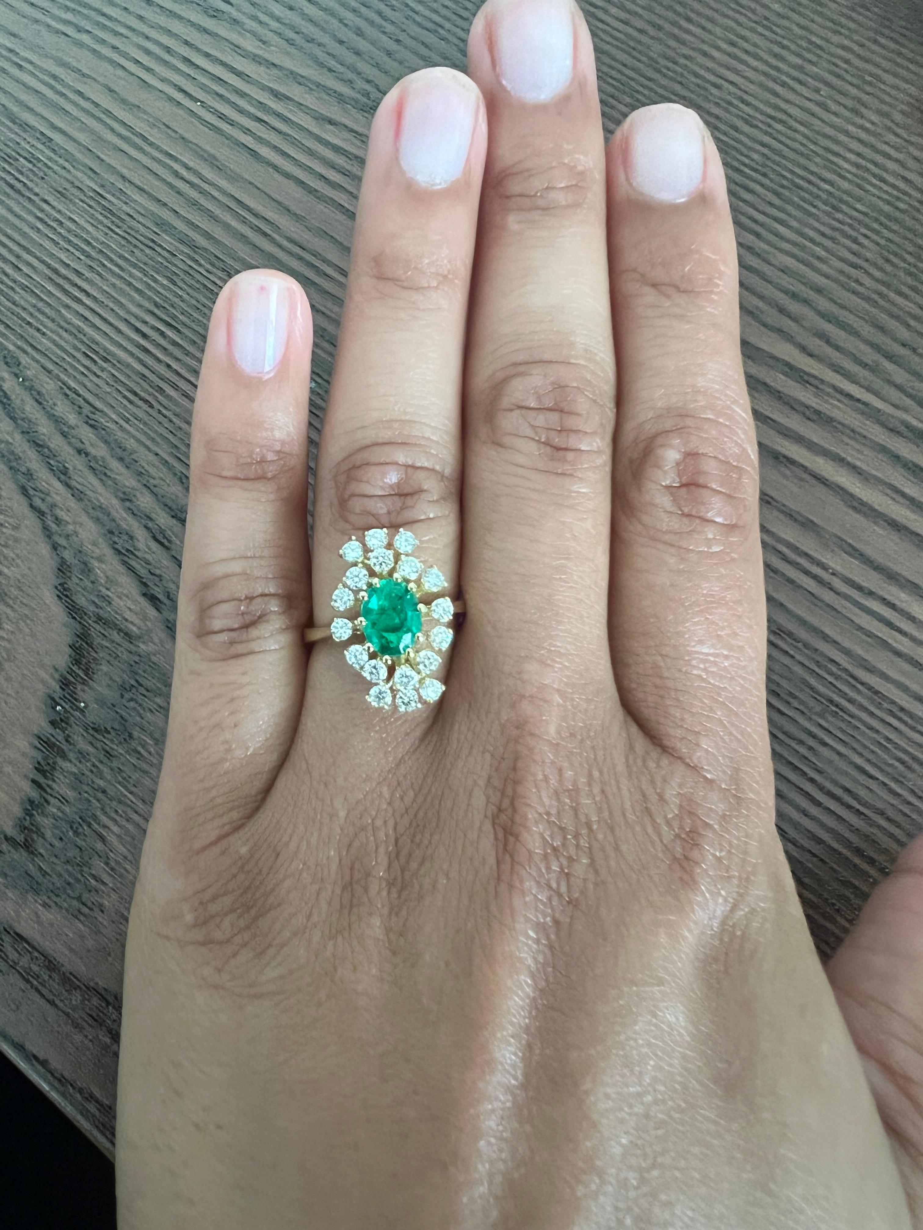 GIA Certified 1.87 Carat Natural Emerald Diamond Yellow Gold Ring en venta 1