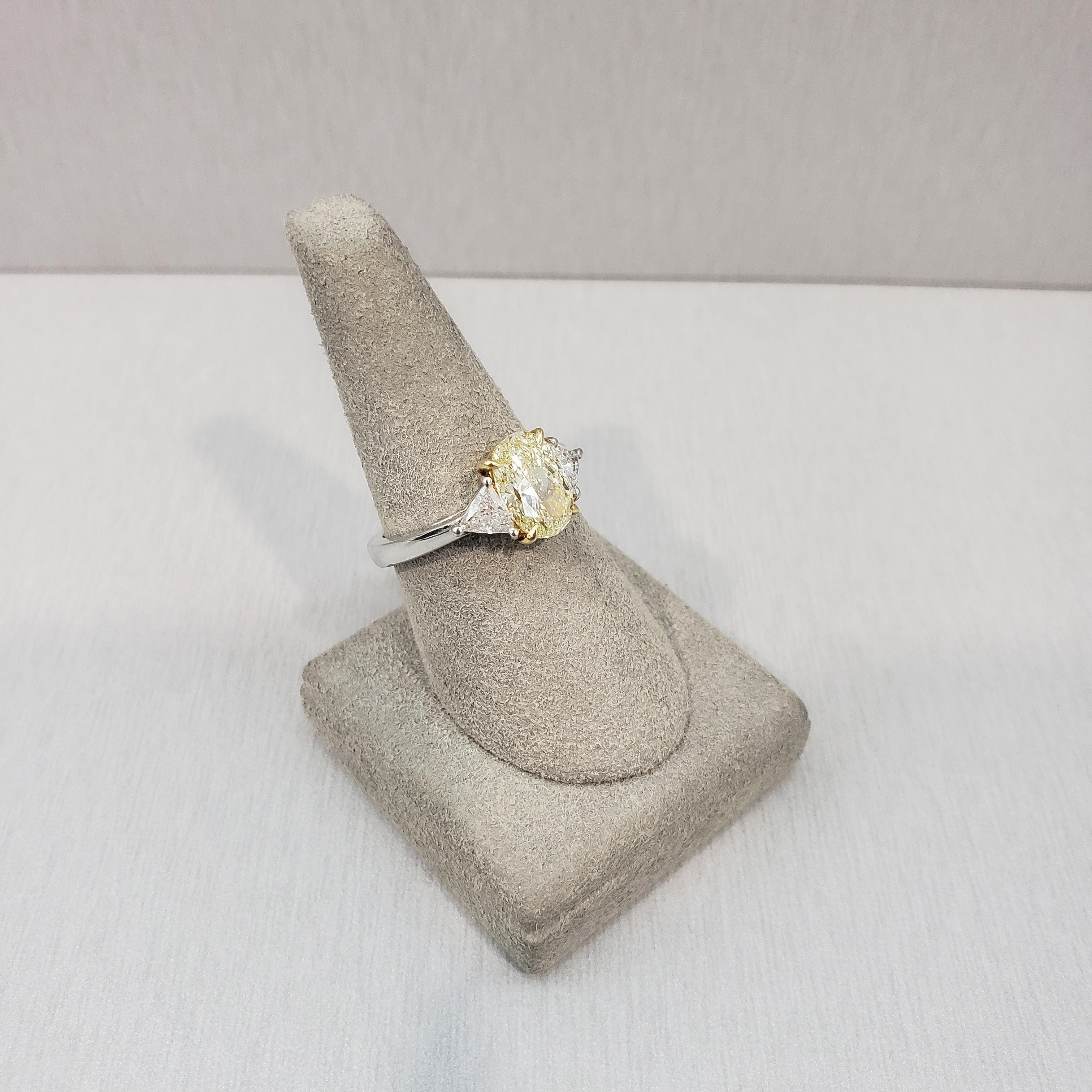 For Sale:  GIA Certified 1.87 Carat Oval Yellow Diamond Three-Stone Engagement Ring 5