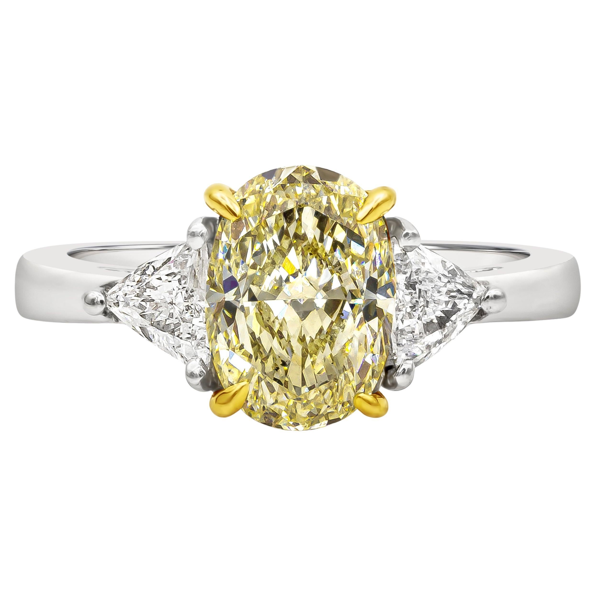 Bague de fiançailles à trois pierres en diamant jaune ovale de 1,87 carat certifiée par le GIA