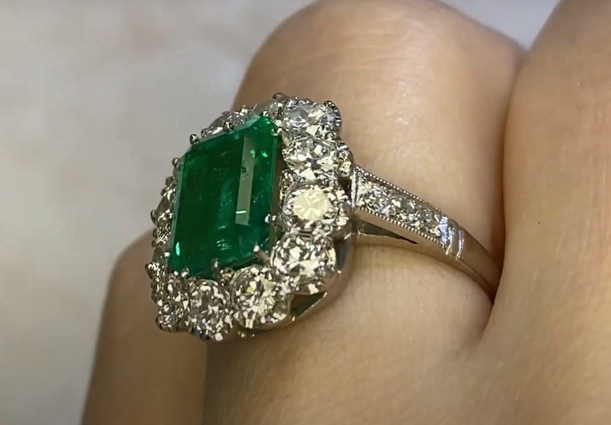 Bague de fiançailles en émeraude certifiée GIA de 1,87ct, halo de diamant de couleur I, platine Pour femmes en vente