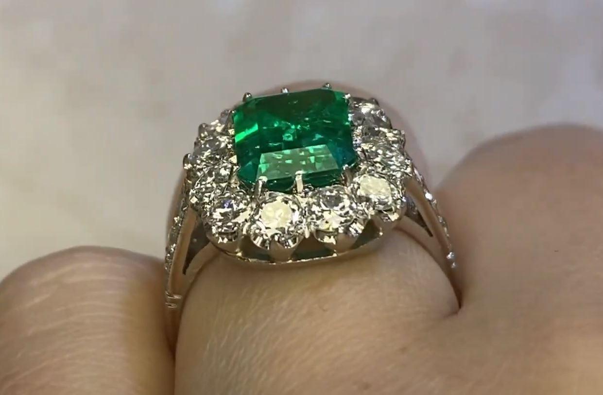 Bague de fiançailles en émeraude certifiée GIA de 1,87ct, halo de diamant de couleur I, platine en vente 1
