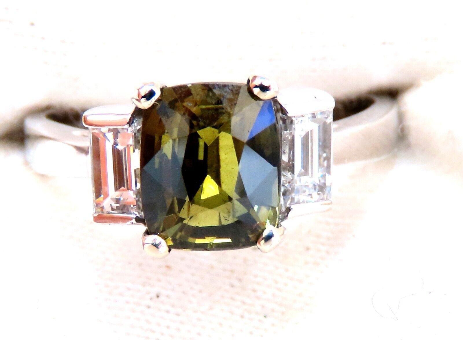 GIA Certified 1.87ct Natural Color Change Alexandrite Diamond Ring 14kt In New Condition For Sale In New York, NY