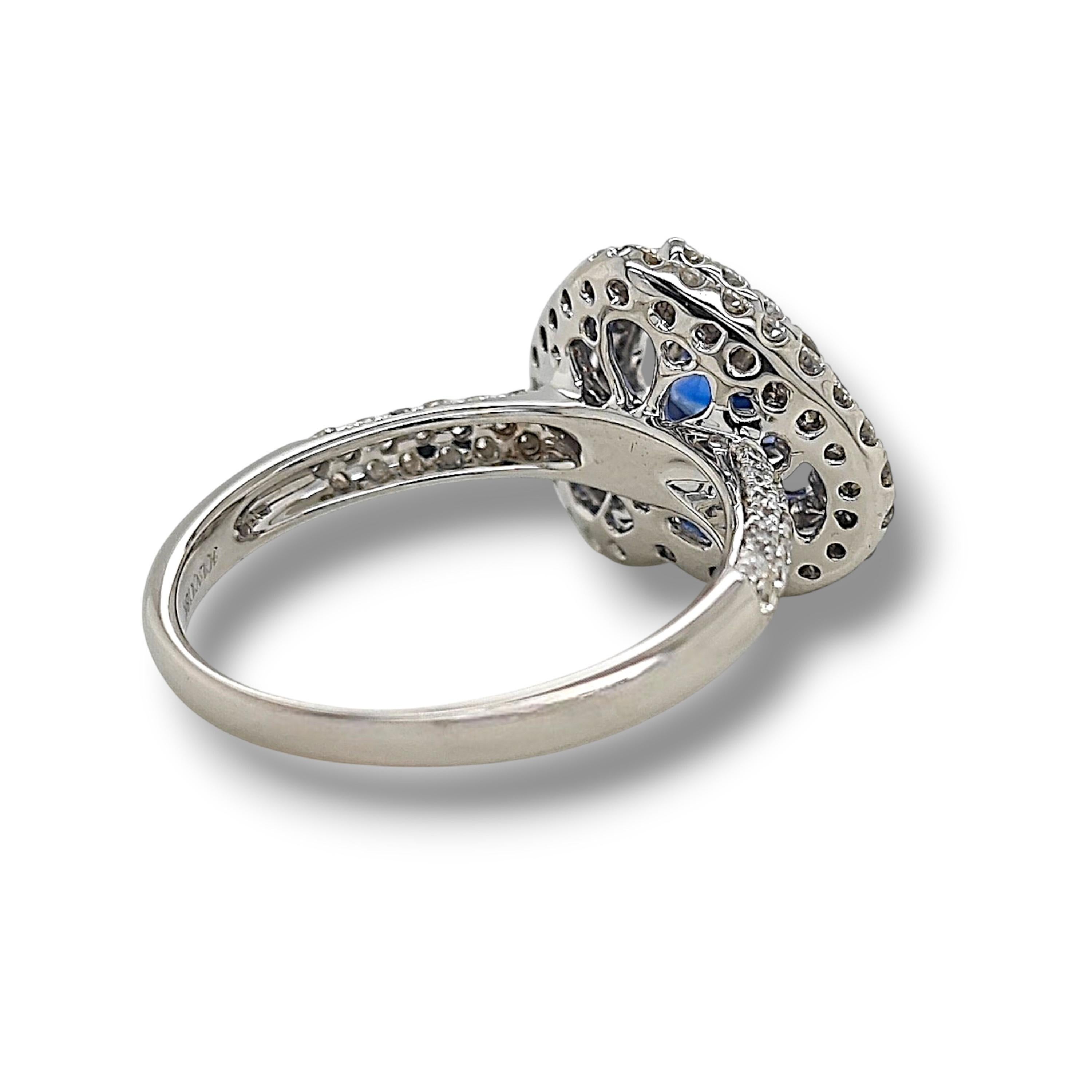 1 Gemma di zaffiro blu riscaldata: 1,02 carati
82 diamanti tondi bianchi: 0,86 Carati
Metallo: Oro bianco 18 carati, 4,30 grammi
Certificato GIA: GIA 5231539854
