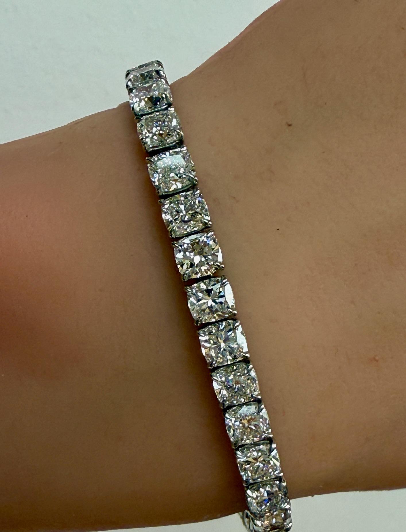 Pulsera de tenis de diamantes brillantes en cojín con certificado GIA de 18,87 quilates en platino en Nuevo estado para la venta en San Francisco, CA
