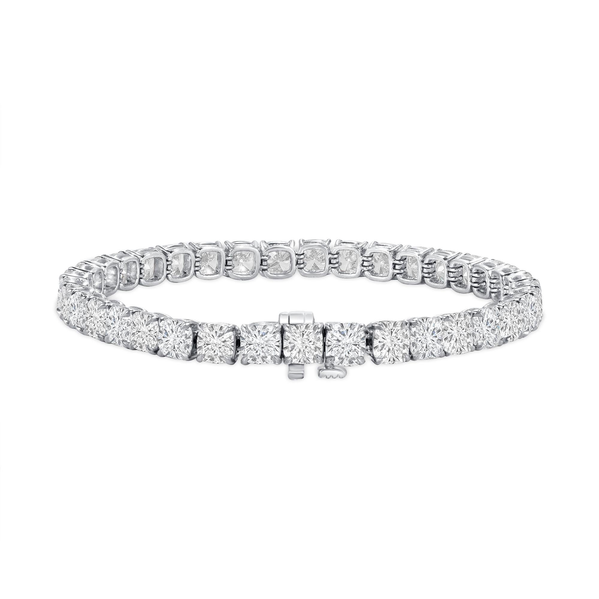 Pulsera de tenis de diamantes brillantes en cojín con certificado GIA de 18,87 quilates en platino en venta 3