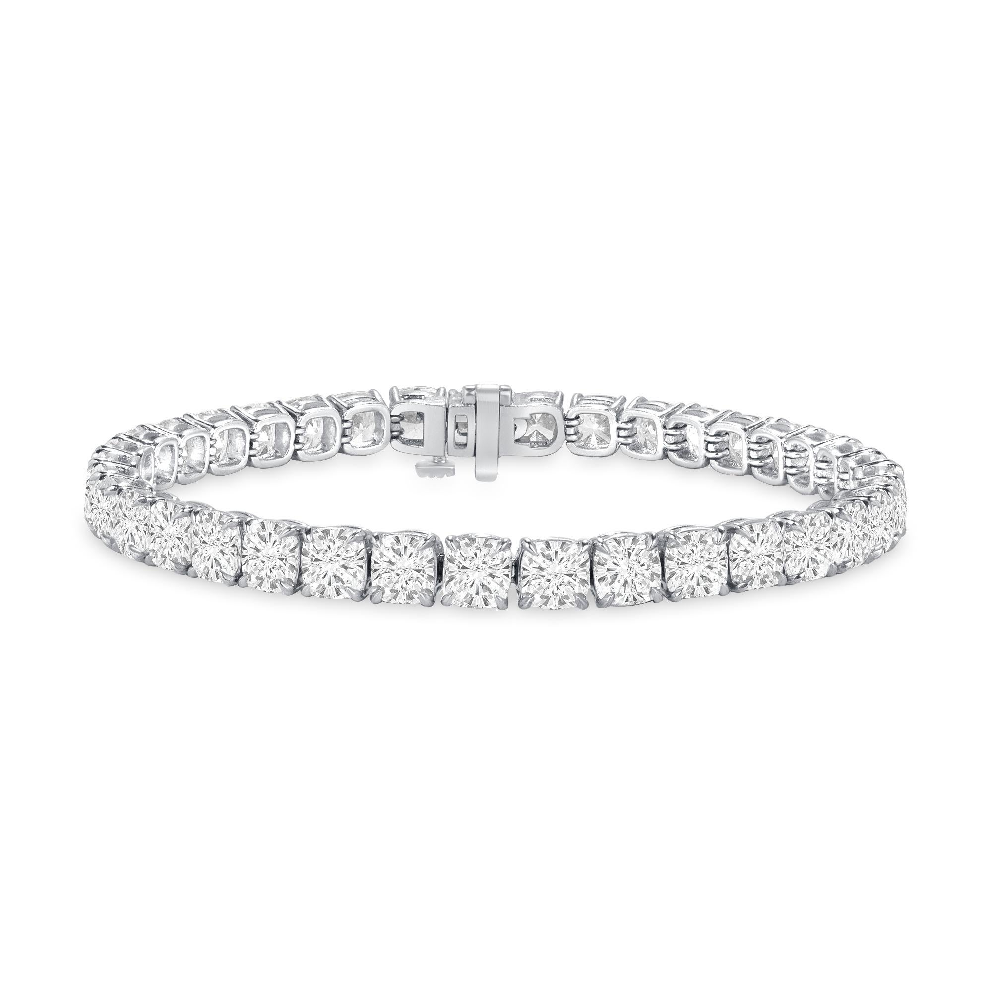 Pulsera de tenis de diamantes brillantes en cojín con certificado GIA de 18,87 quilates en platino en venta 4