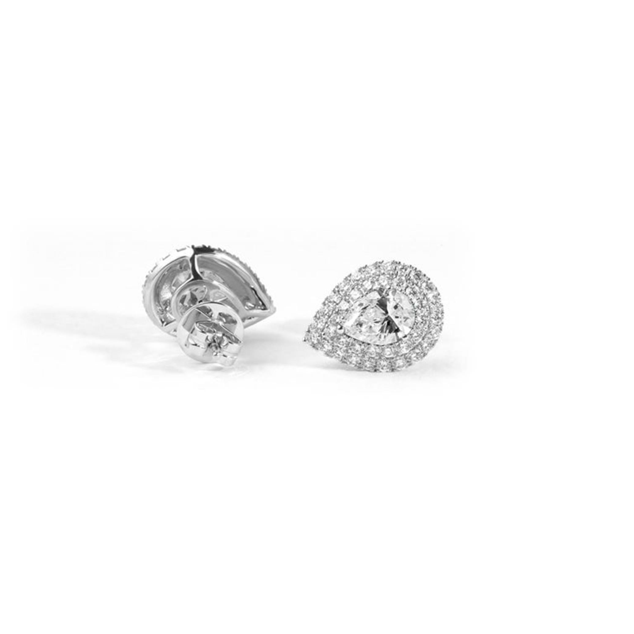 GIA Certified 1.8ct Pear-Cut Diamond Double Halo Stud Ears in 18K White Gold (Boucles d'oreilles double halo en or blanc) en vente 1