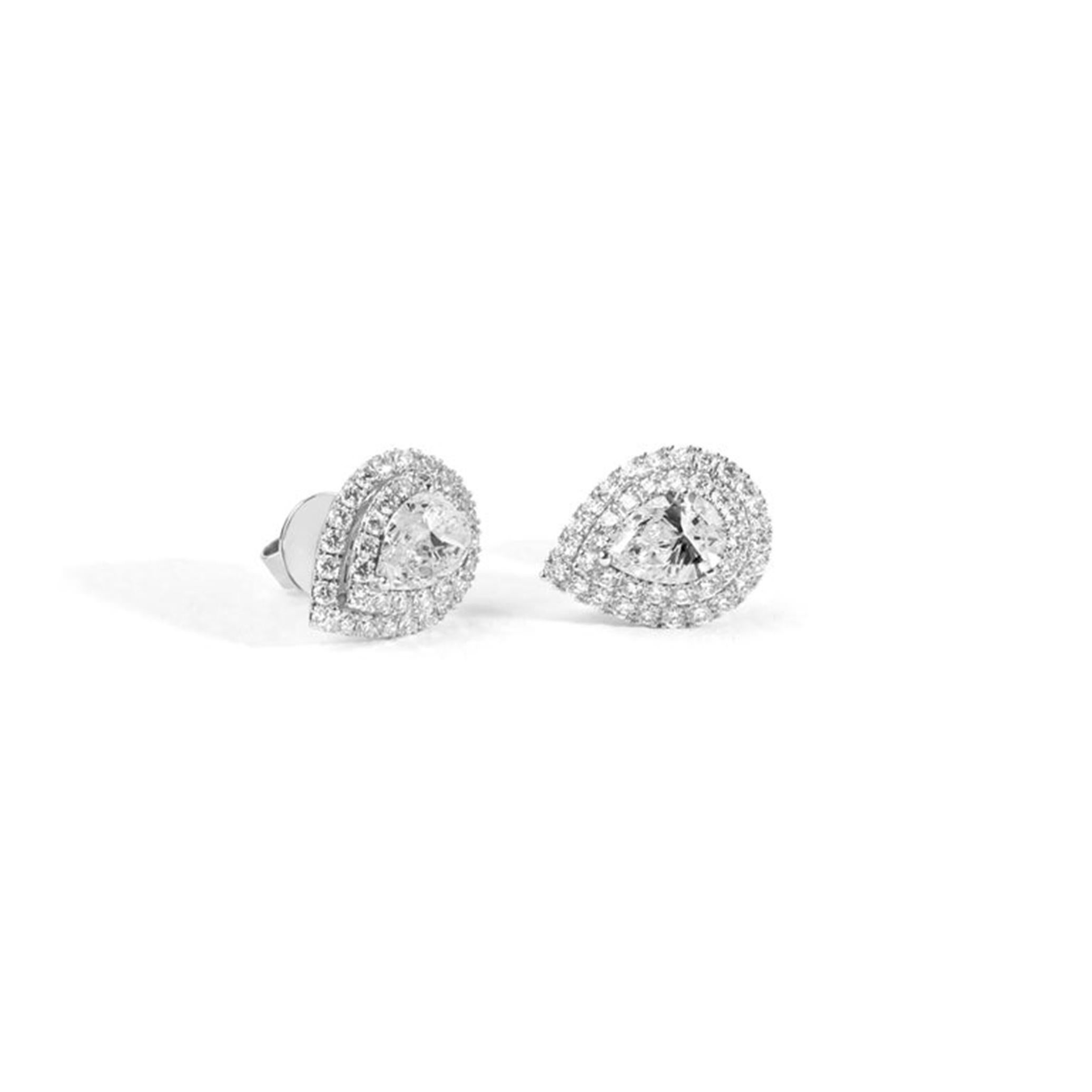 GIA Certified 1.8ct Pear-Cut Diamond Double Halo Stud Ears in 18K White Gold (Boucles d'oreilles double halo en or blanc) en vente 3
