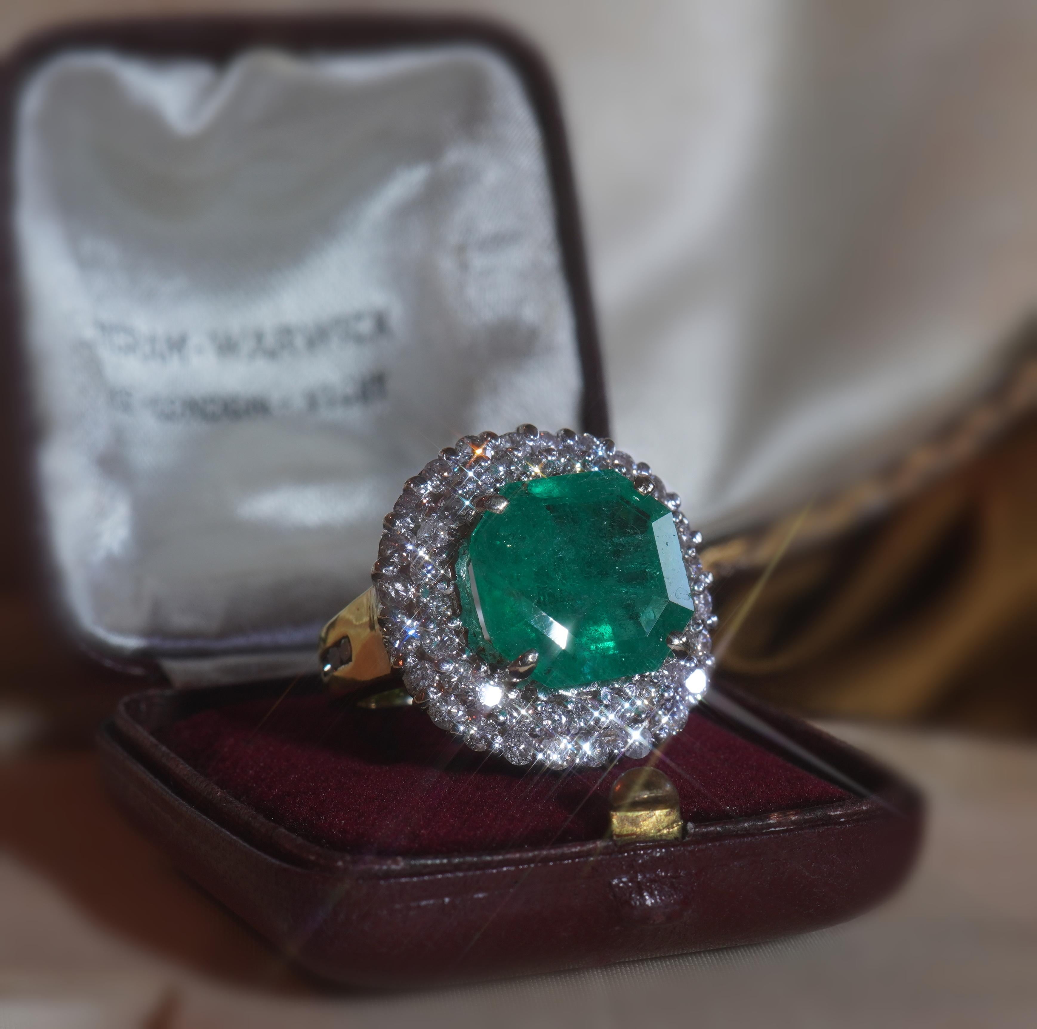 Old South Jewels proudly  presents...VINTAGE LUXURY.     HUGE 18K GIA CERTIFIED COLUMBIAN EMERALD DIAMOND 14.43 CARAT RING!   VINTAGE GLOWING 10.52 CARAT TRANSPARENT NATURAL COLUMBIAN EMERALD.    CROWNED WITH 3.91 CARATS OF VS SPARKLING WHITE EYE