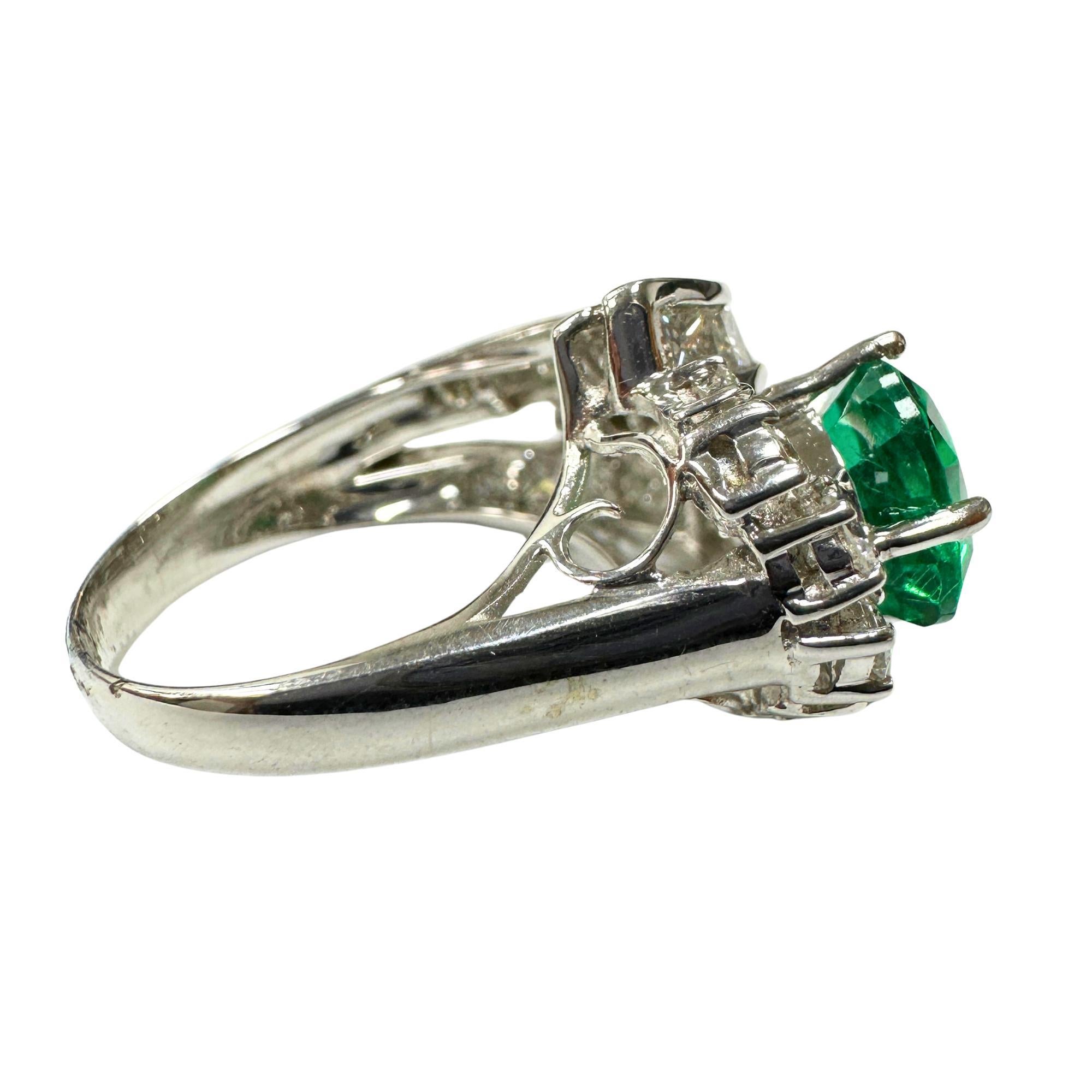 GIA Certified 18k Diamond and Emerald Ring In Good Condition For Sale In New York, NY