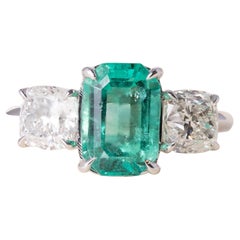 GIA zertifiziert 18K Gold 2,32 Karat kolumbianischen Smaragd und Diamant-Ring