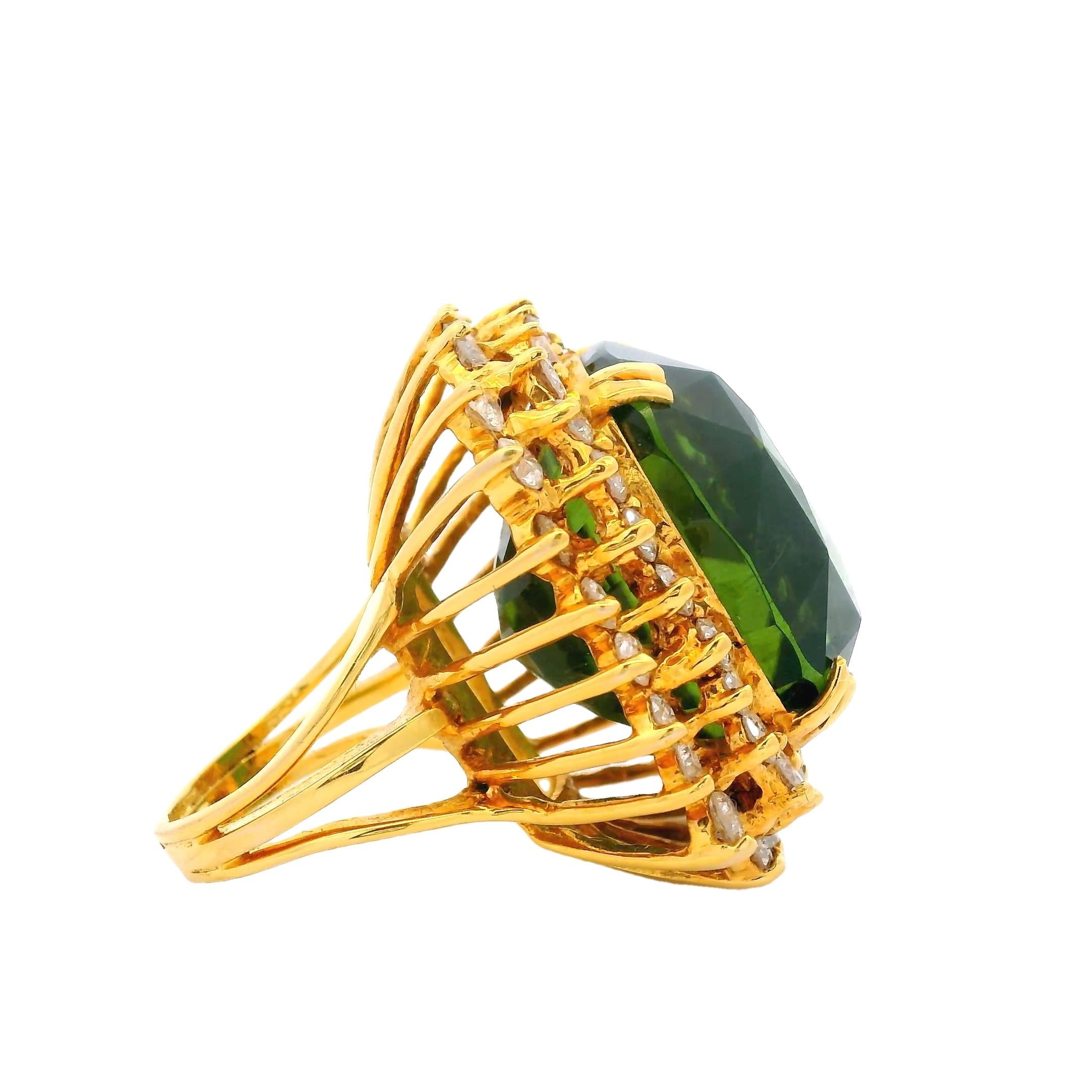 67.79 Carat GIA Certified  Peridot and Diamonds 18K Gold  Estate Cocktail Ring (Kissenschliff) im Angebot