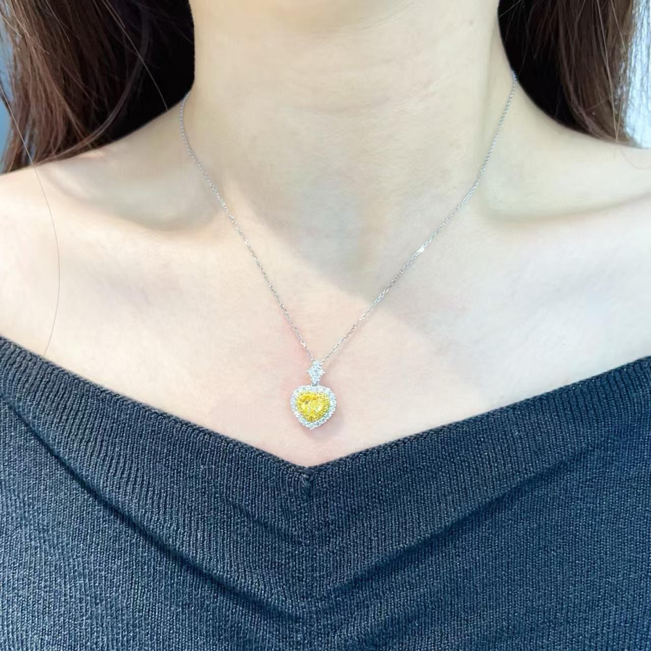 GIA Certified 18K Gold Heart Shaped Yellow Diamond Halo Set Necklace In New Condition For Sale In Kowloon, HK