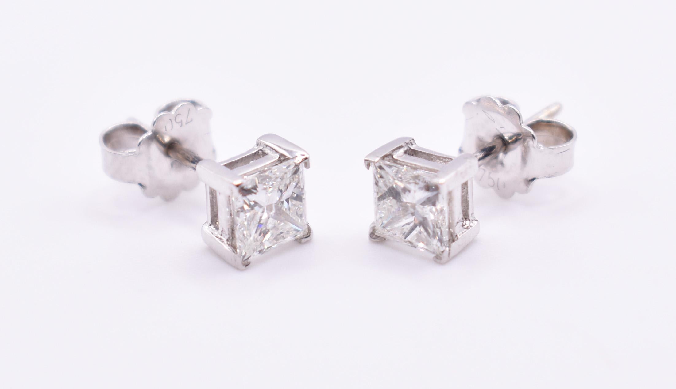 GIA Certified 18k White Gold 1.60ct Pair of Princess Cut Diamond Earrings In New Condition For Sale In Chelmsford, GB
