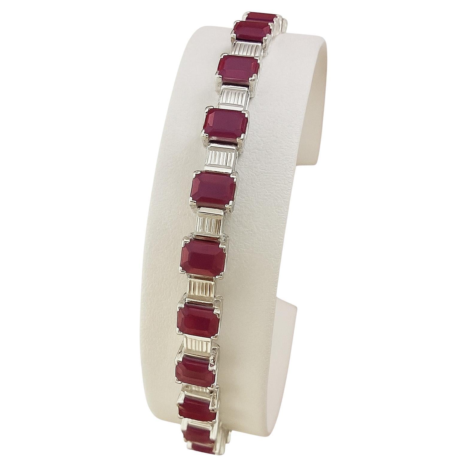 Bracelet tennis en or blanc 18K certifié GIA avec rubis birman et diamants en vente