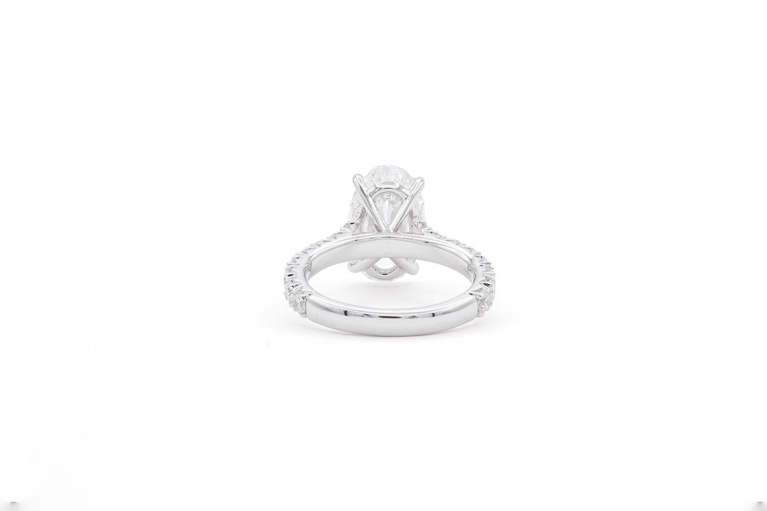 Anillo de compromiso solitario de oro blanco de 18 quilates y diamantes de talla oval con certificado GIA 3,50 ct en Excelente estado para la venta en Tustin, CA