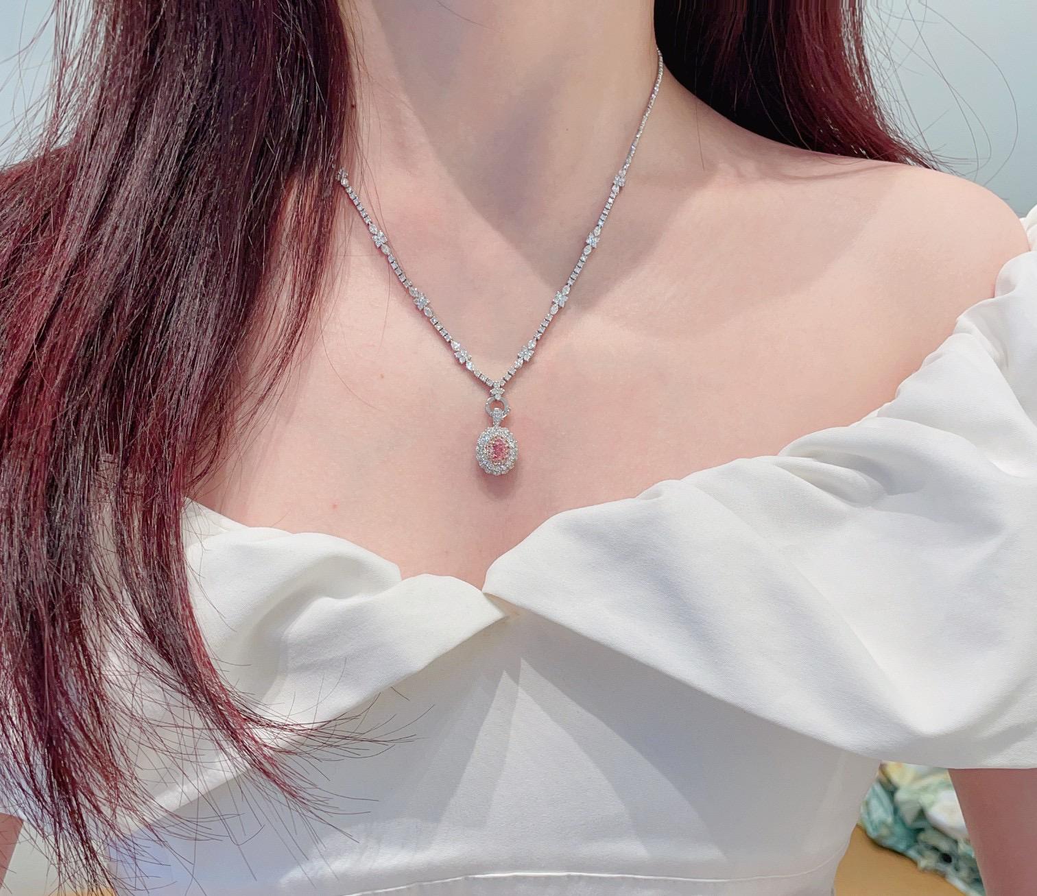 Bague en or blanc 18 carats certifiée GIA et ornée d'un diamant rose Unisexe en vente