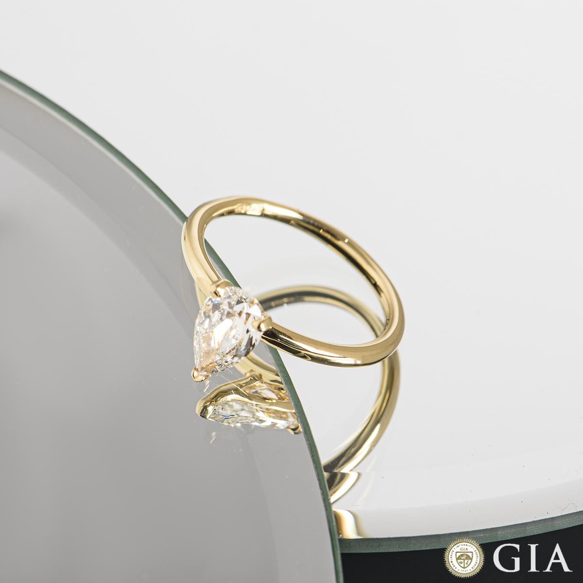 Contemporary GIA Certified 18K Yellow Gold Pear Cut Diamond Ring 1.00ct G/SI1 For Sale