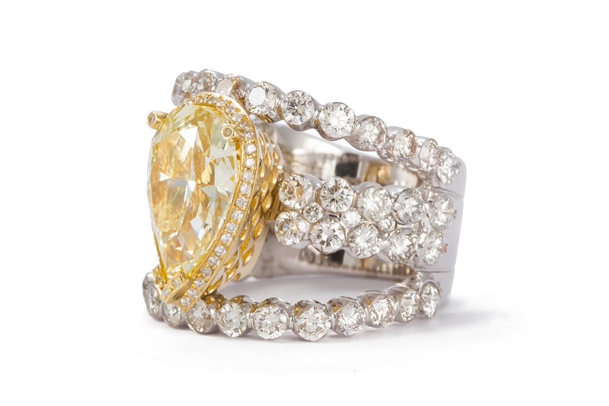 Contemporary GIA Certified 18k Yellow & White Gold Natural Fancy Yellow Diamond Ring 9.50ctw