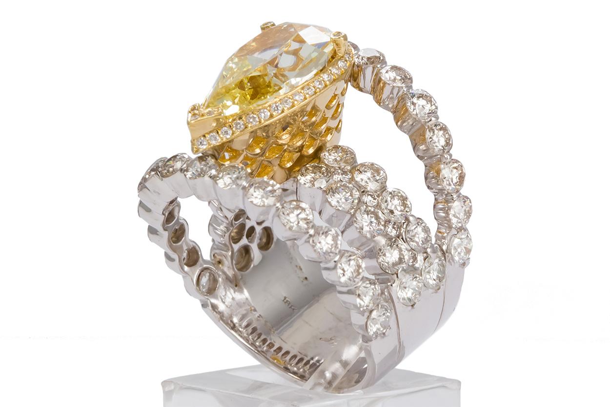 GIA Certified 18k Yellow & White Gold Natural Fancy Yellow Diamond Ring 9.50ctw In Excellent Condition In Tustin, CA