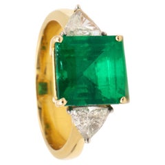 Gia Certified 18Kt Gold Ring With 3.86 Cts Colombian Muzo Emerald And Diamonds 