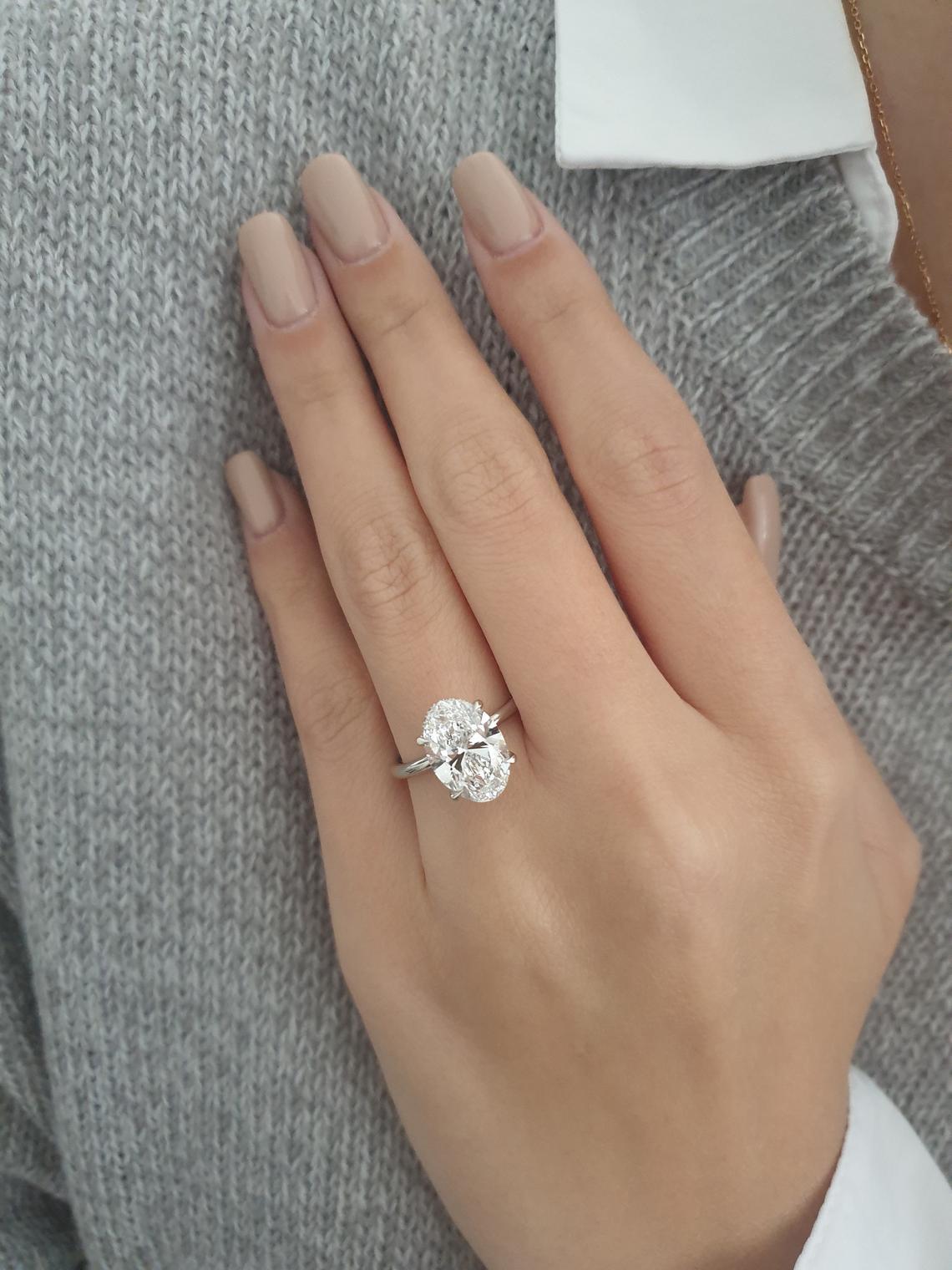 Exceptiona 2.85 carats diamond an oval shape with great luster triple excellent polish, excellent cut
E Color
Is graded vvs2 for clarity, the diamond is 100% eye clean. 

The diamond has a stunning look with mesmerizing and lively sparkle, and it is