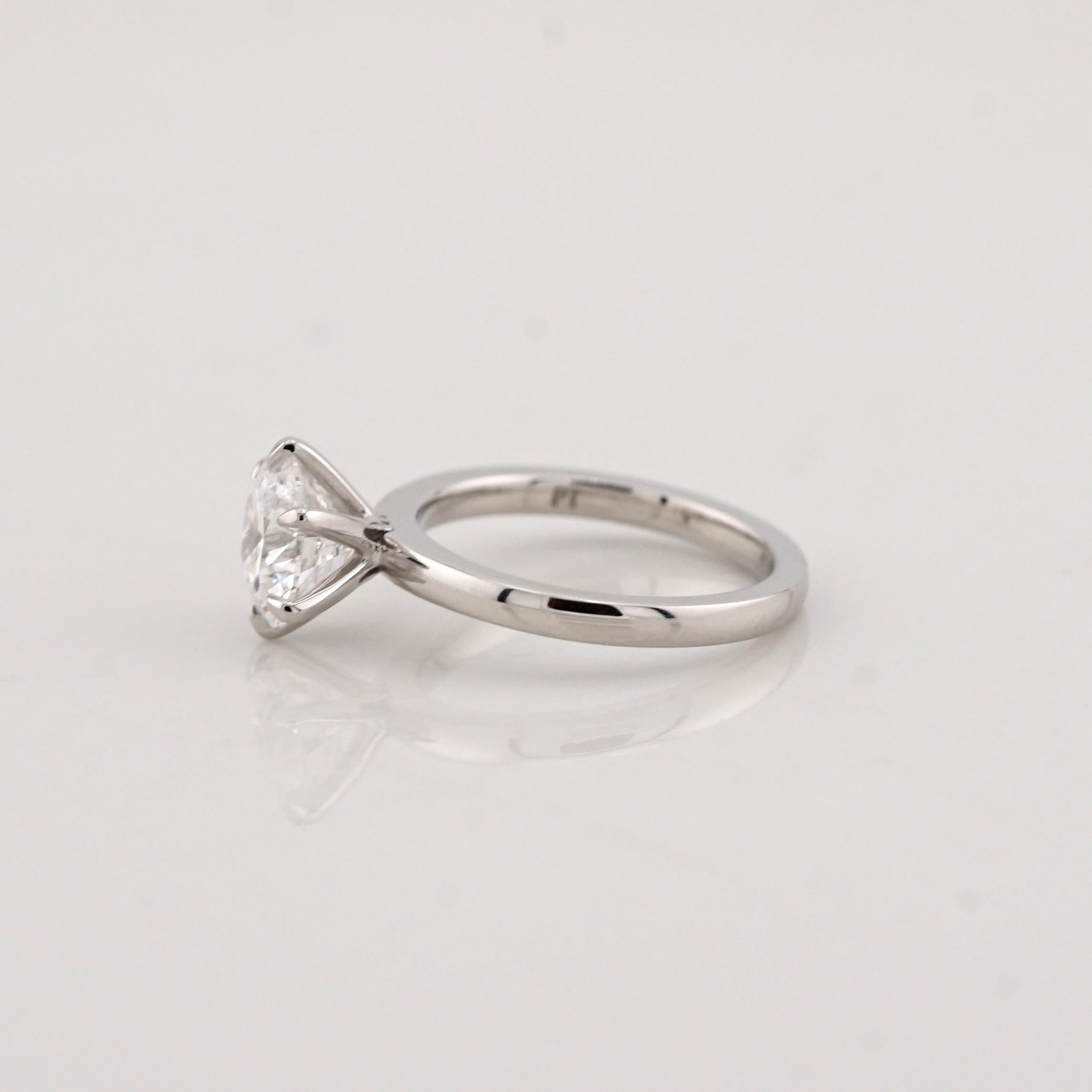 Taille ronde Bague solitaire en or certifiée GIA avec diamants taille ronde de 1,90 carat D VS2 en vente