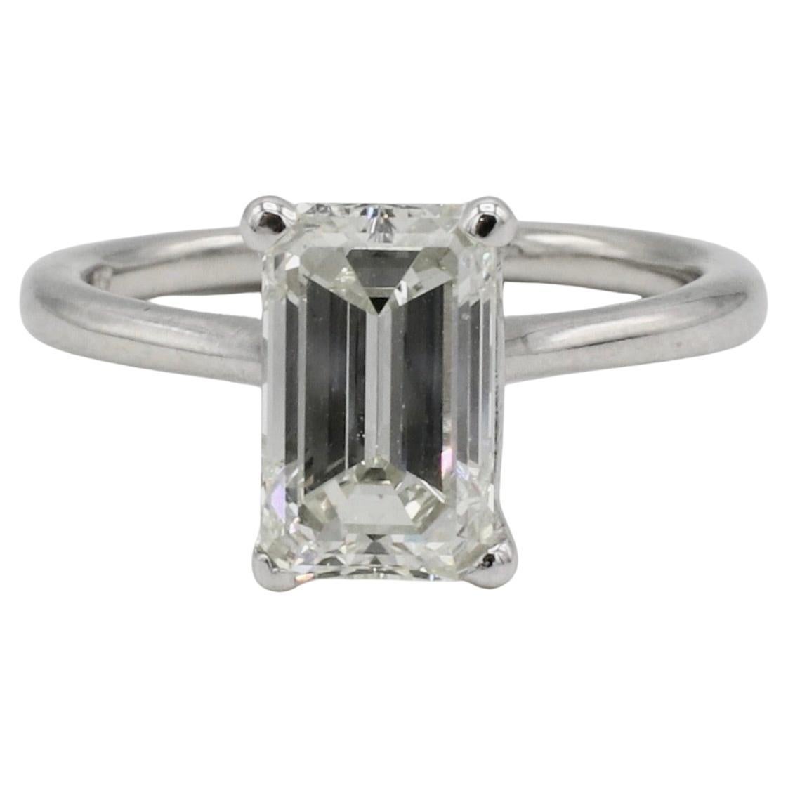 GIA Certified 1.90 Emerald Cut K VS1 Natural Diamond Solitaire Engagement Ring For Sale