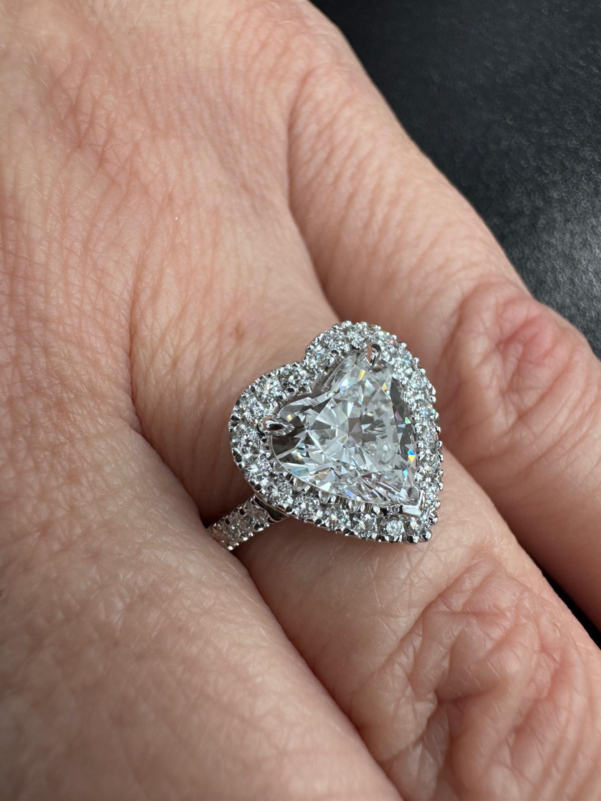 GIA-zertifizierter 1,91 Karat herzförmiger Diamant-Verlobungsring (Herzschliff) im Angebot