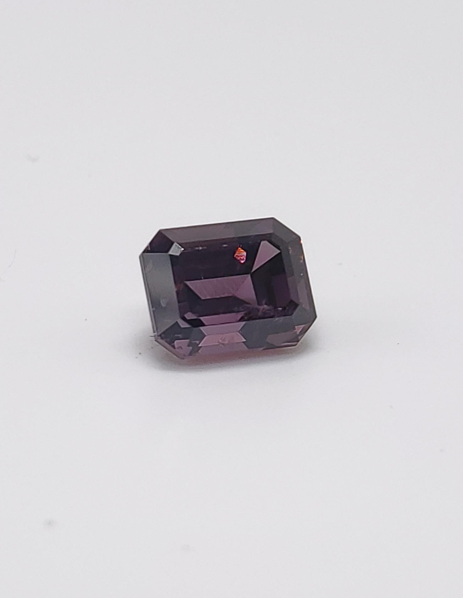 GIA Certified 1.91 Carat Spinel In Fair Condition For Sale In Brooklyn, NY