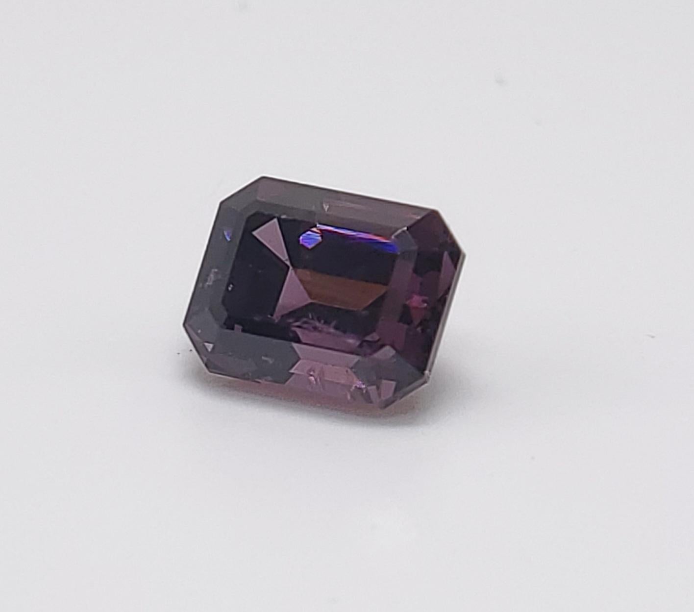 Women's or Men's GIA Certified 1.91 Carat Spinel For Sale