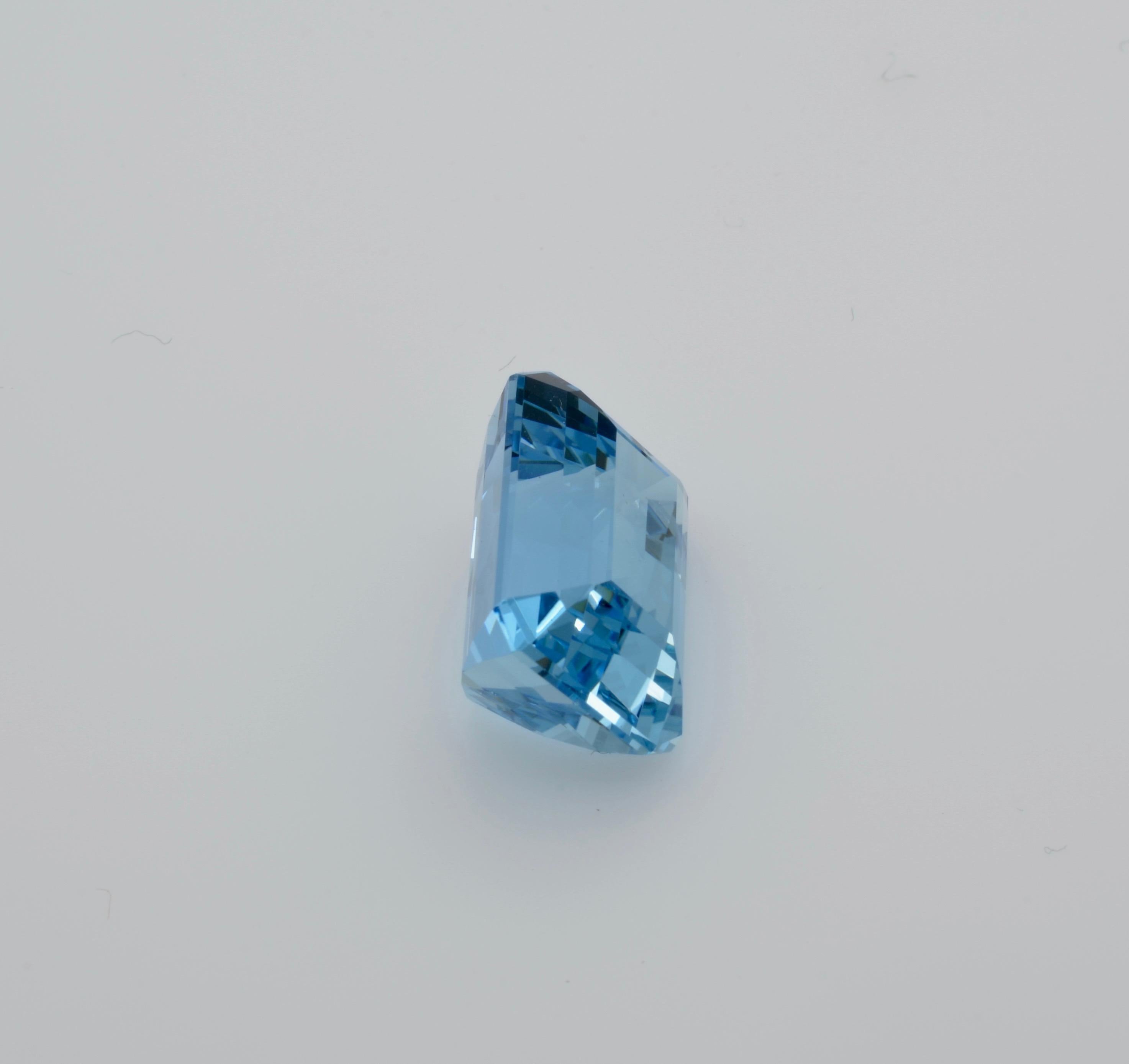 Women's or Men's GIA Certified 19.18 Carat Aquamarine Natural Rectangular Step Cut Deep Blue