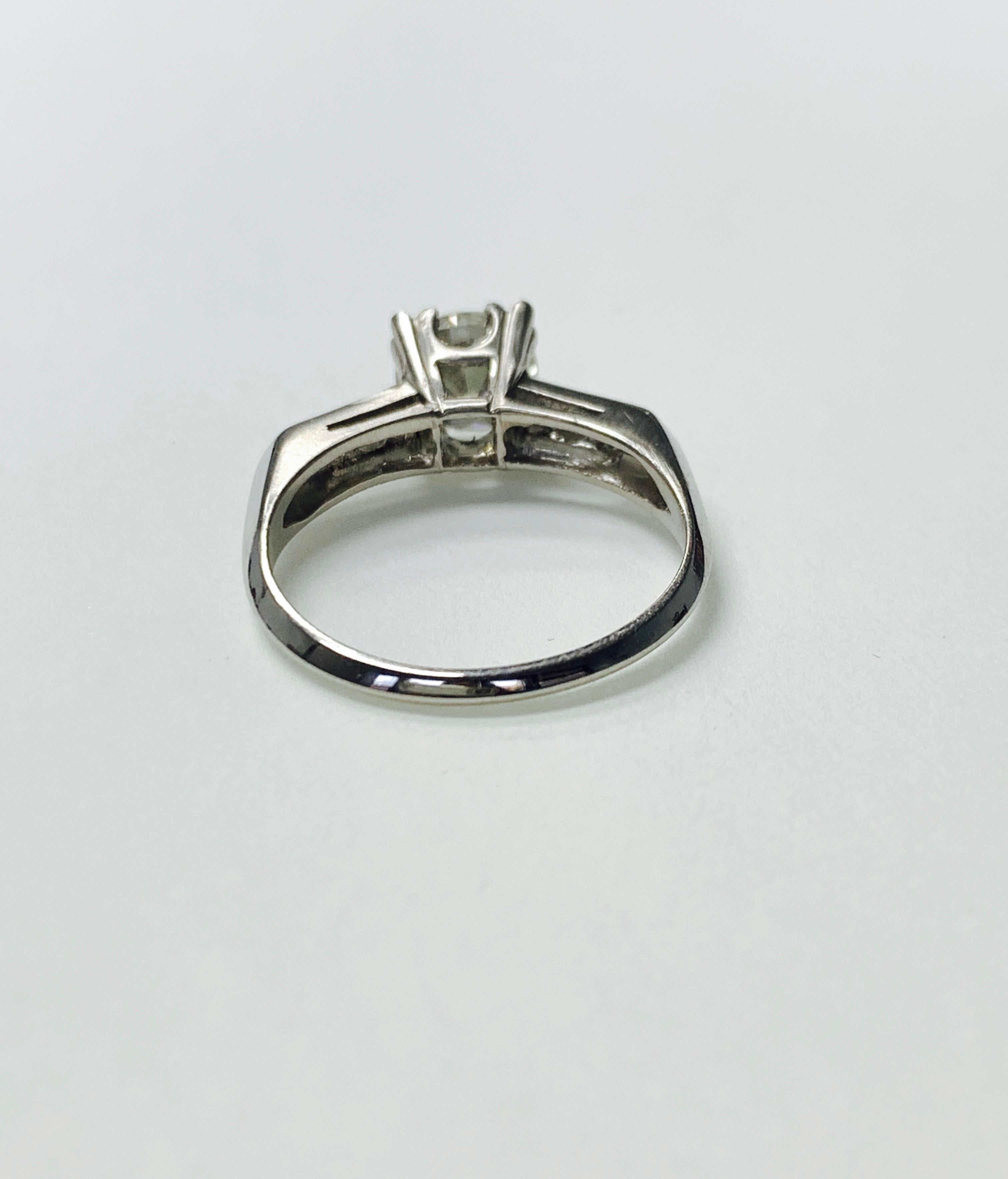 Bague de fiançailles en platine avec diamant de taille européenne ancienne certifié GIA, 1940 Pour femmes en vente