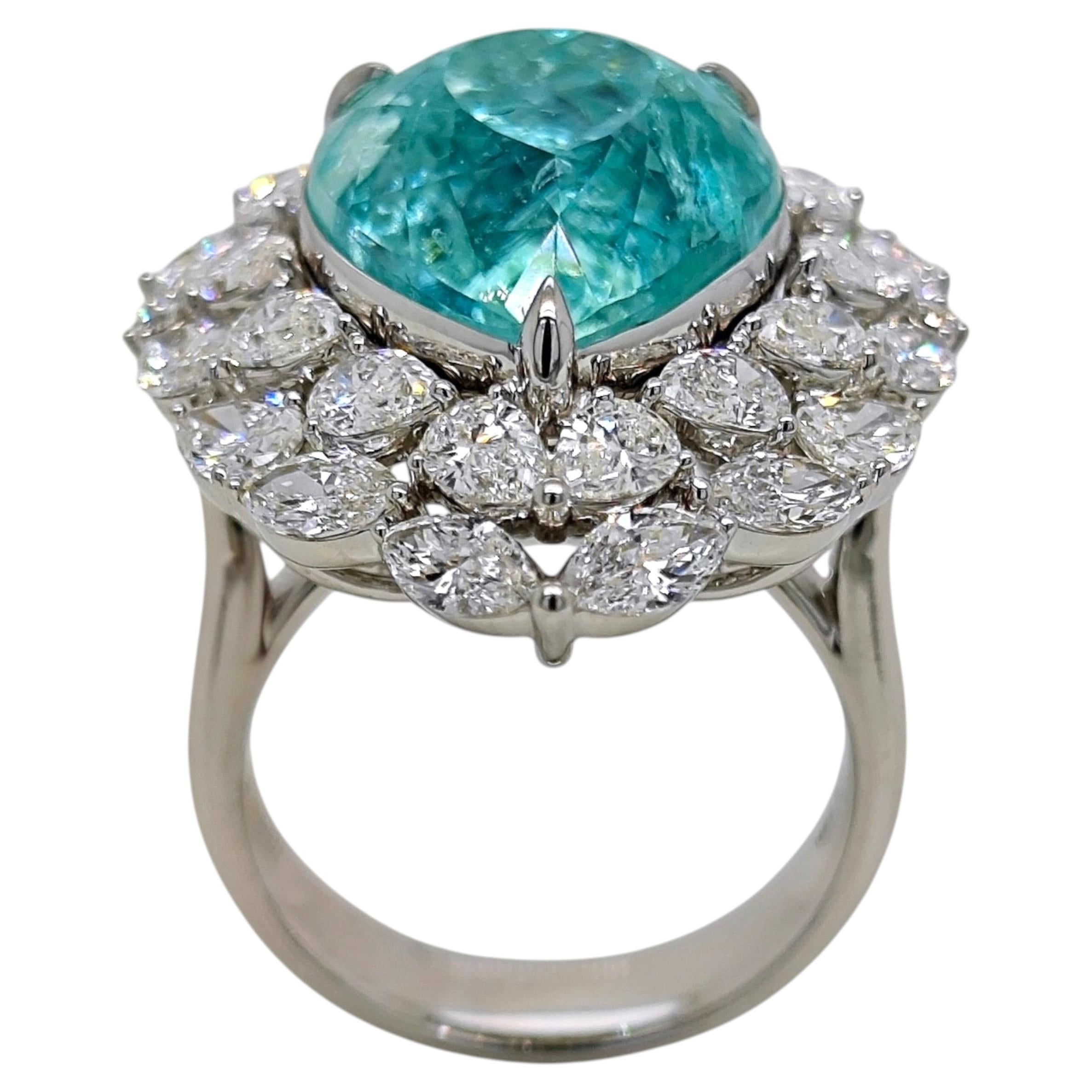 Anillo de oro blanco con turmalina Paraíba de 19,48 quilates, en forma de pera, y diamantes, certificado por el GIA