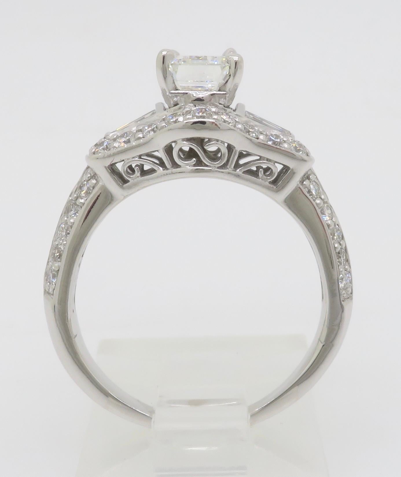 Anello con diamante taglio smeraldo certificato GIA 1.94CTW con incastonatura a cerchio in vendita 10